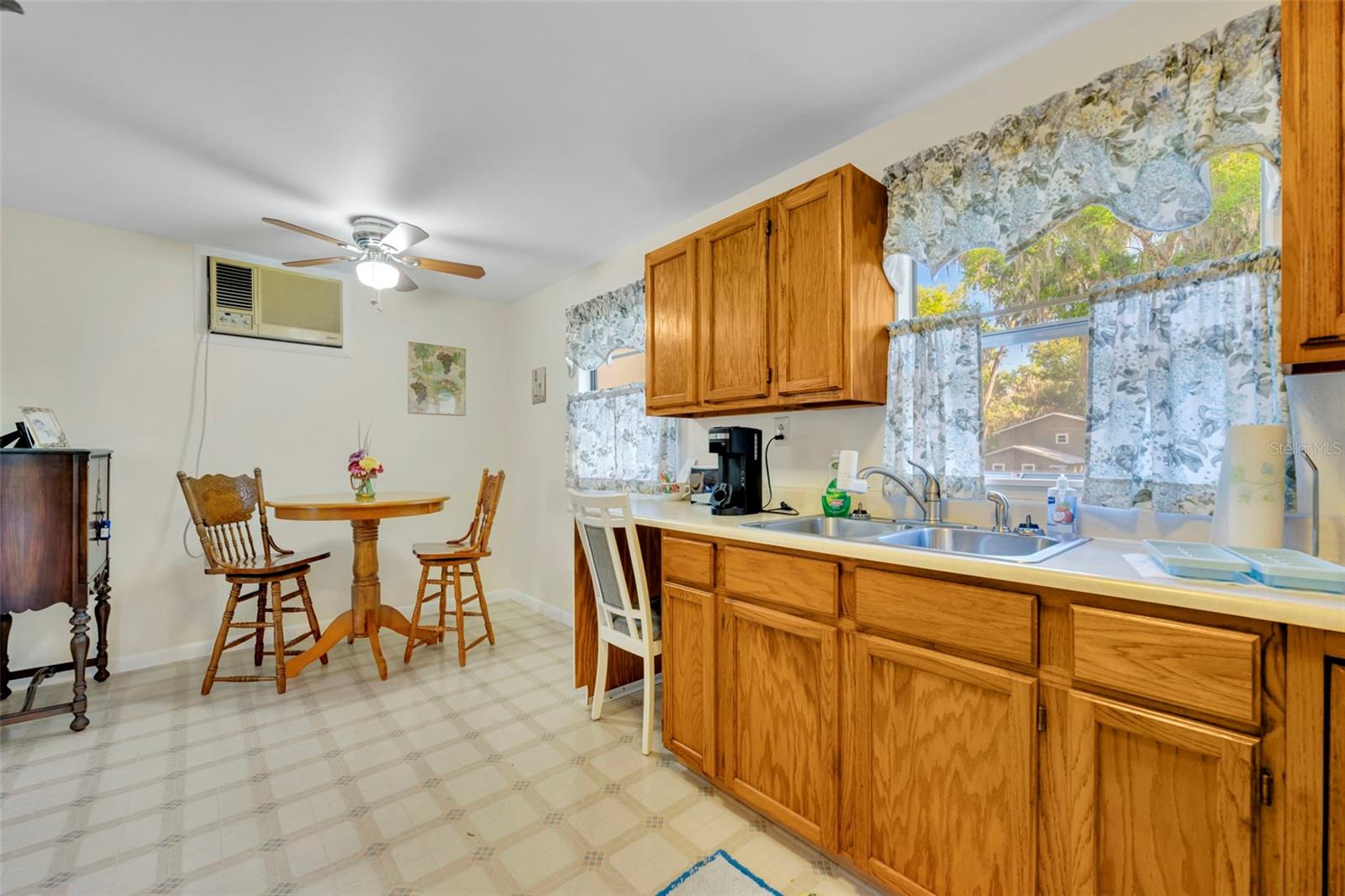 Image 38 of 66 For 26721 Bloomfield Avenue