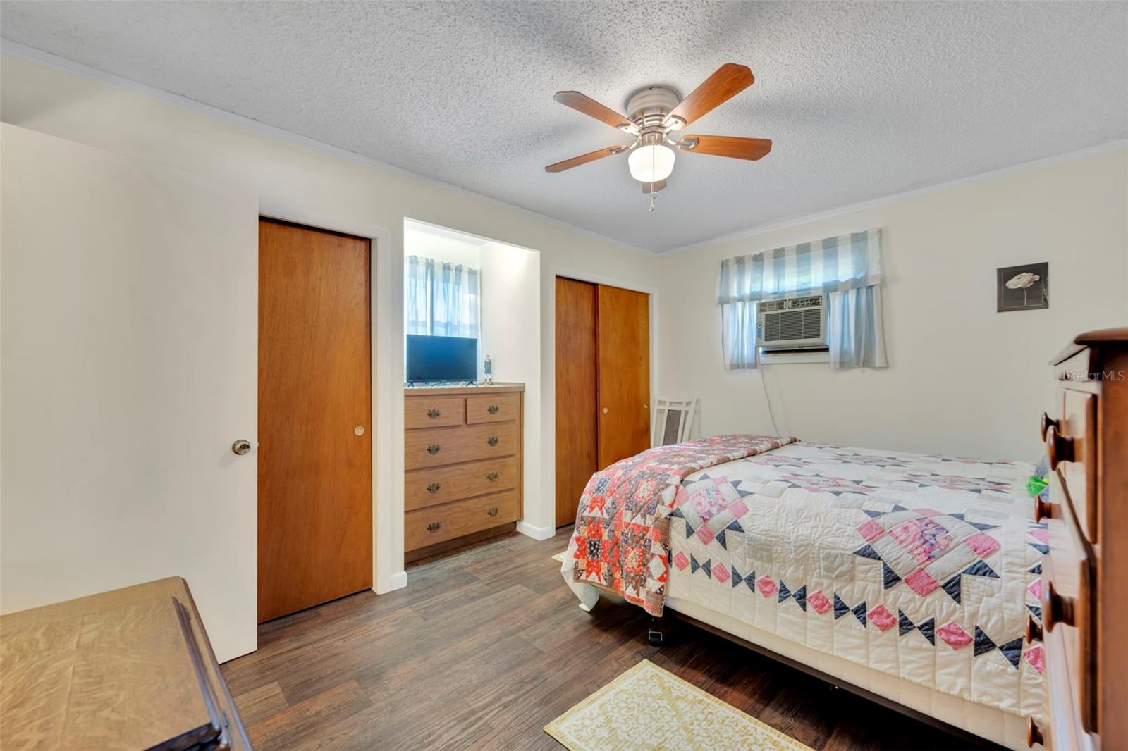 Image 41 of 66 For 26721 Bloomfield Avenue