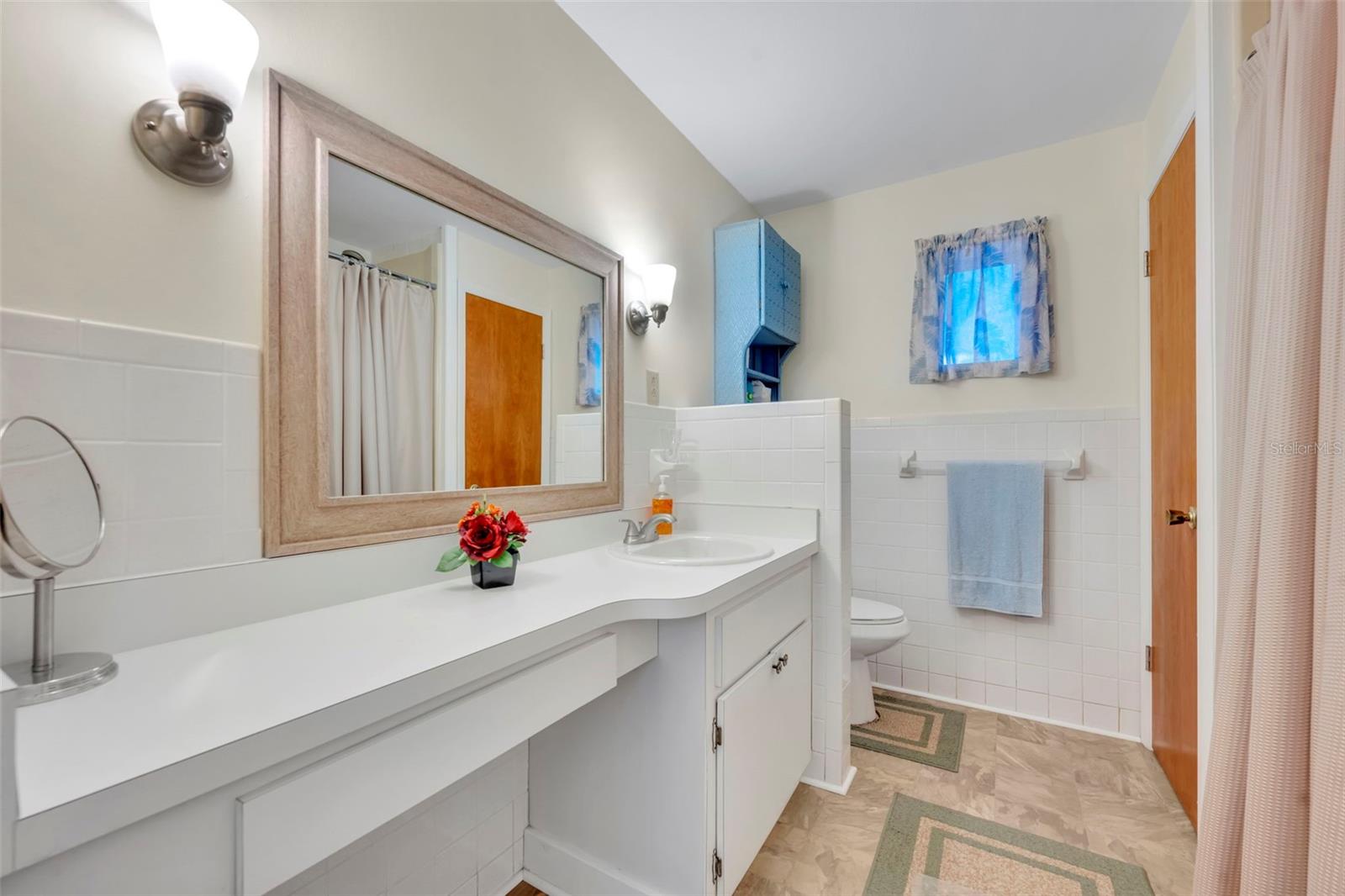 Image 42 of 66 For 26721 Bloomfield Avenue