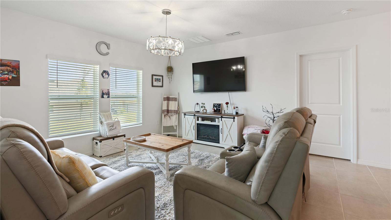 Image 9 of 22 For 1020 Calico Pointe Circle