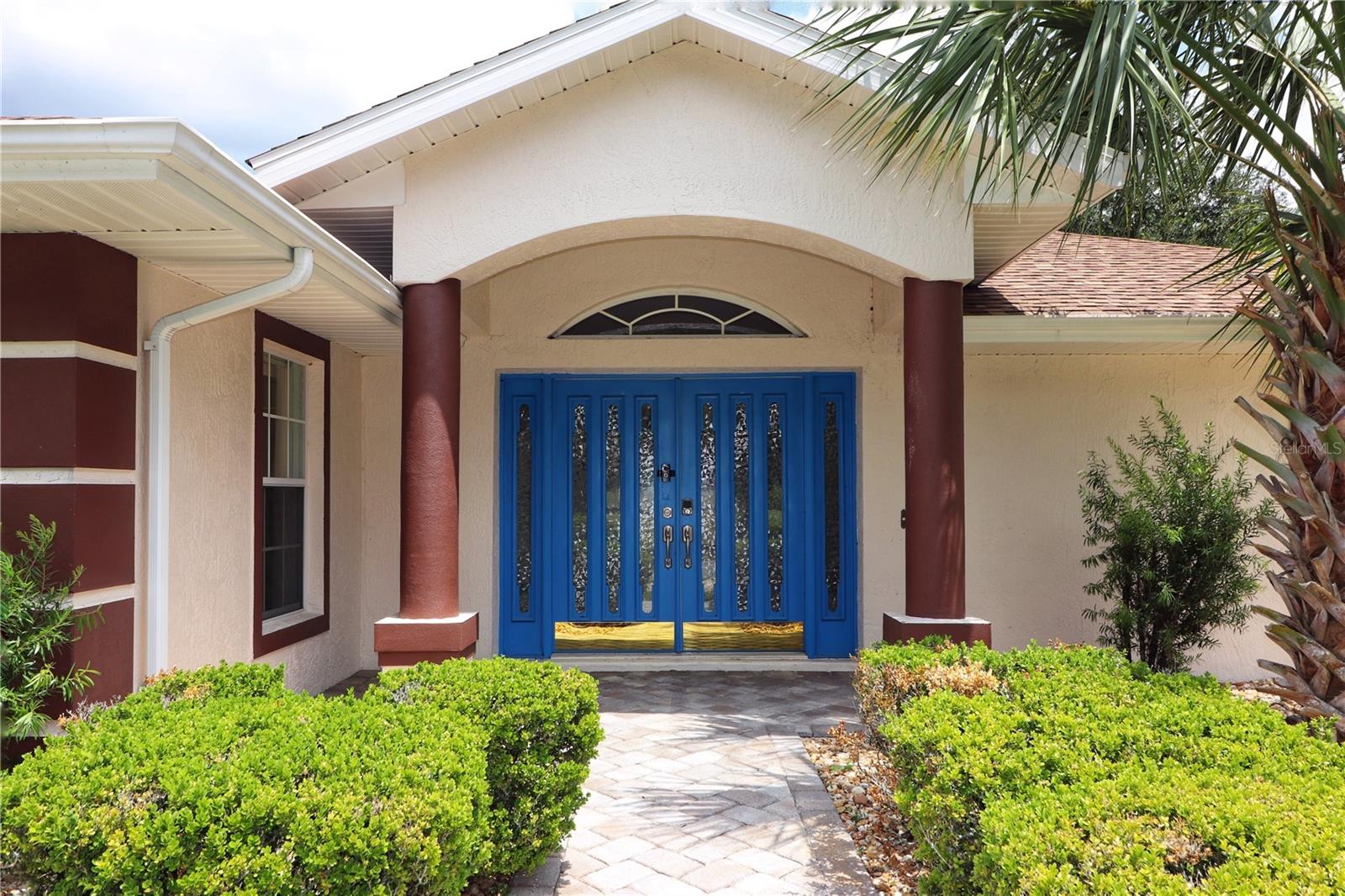 Image 4 of 47 For 21300 Royal St Georges Lane