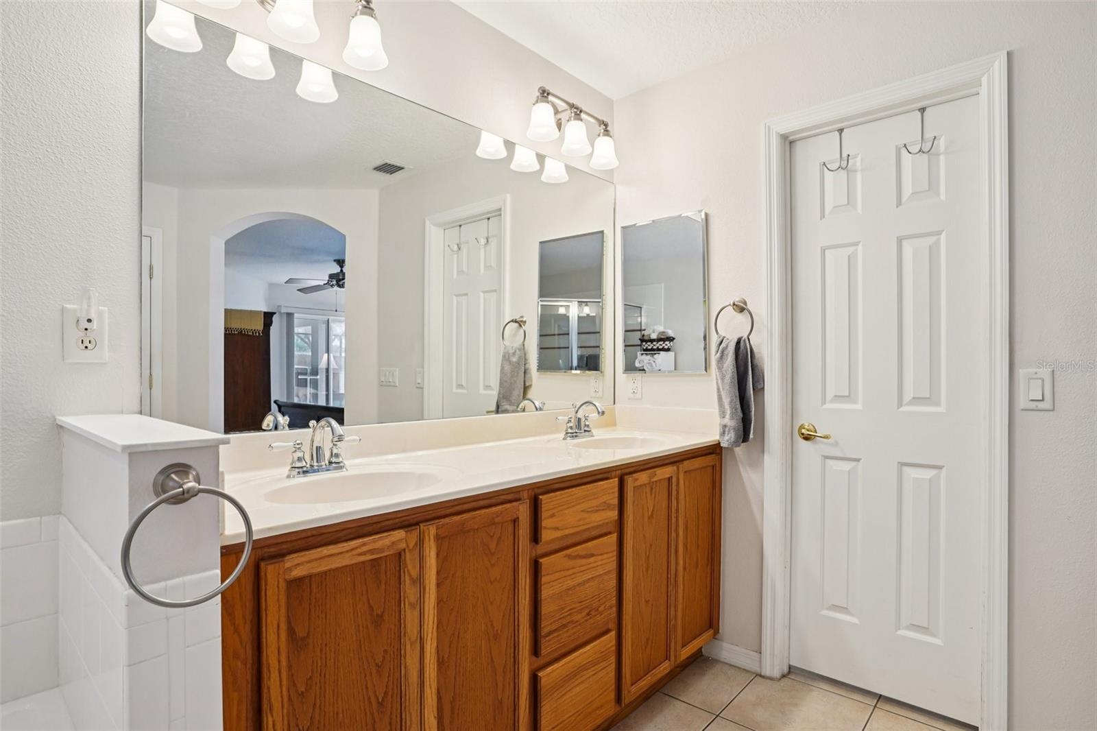 Image 23 of 45 For 13116 Glenview Lane