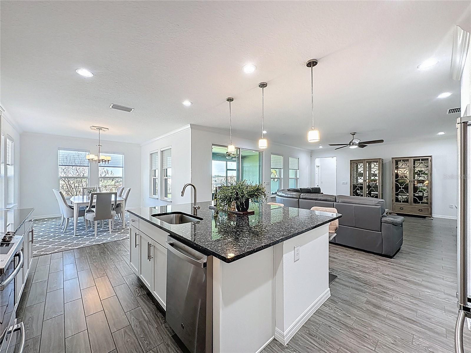 Image 13 of 72 For 178 Silver Maple Road