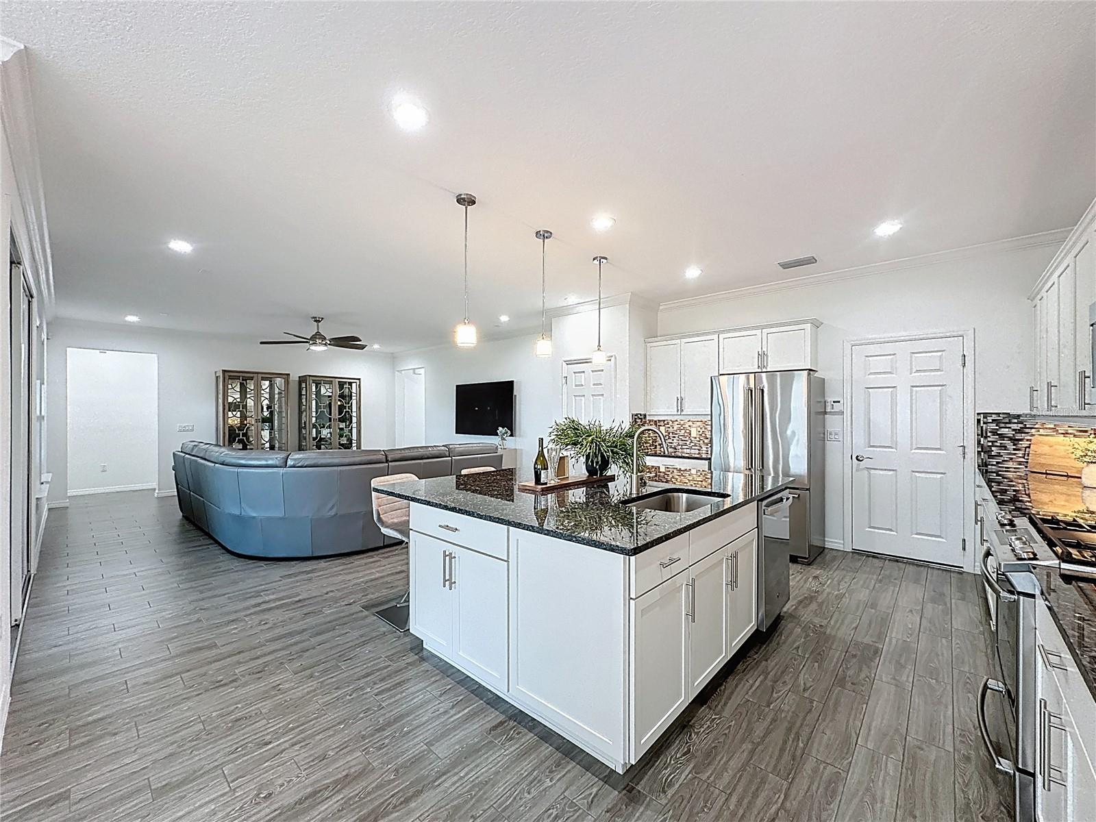 Image 14 of 72 For 178 Silver Maple Road