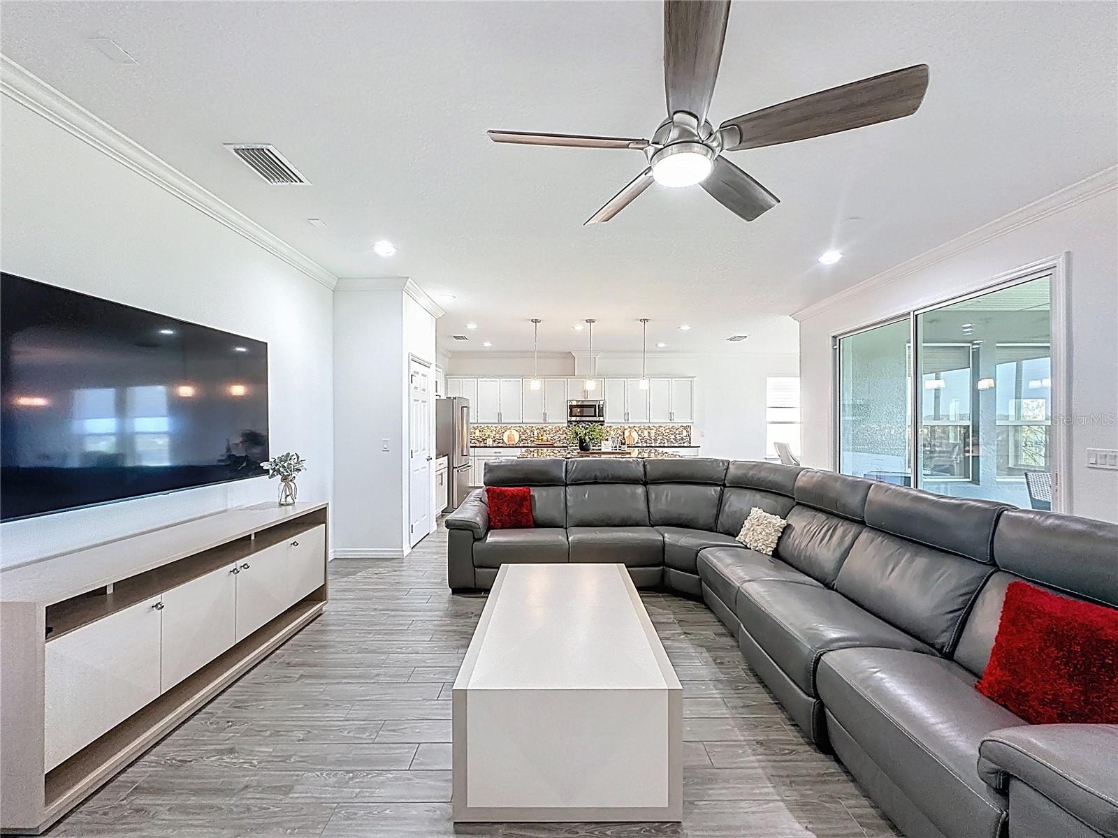 Image 8 of 72 For 178 Silver Maple Road