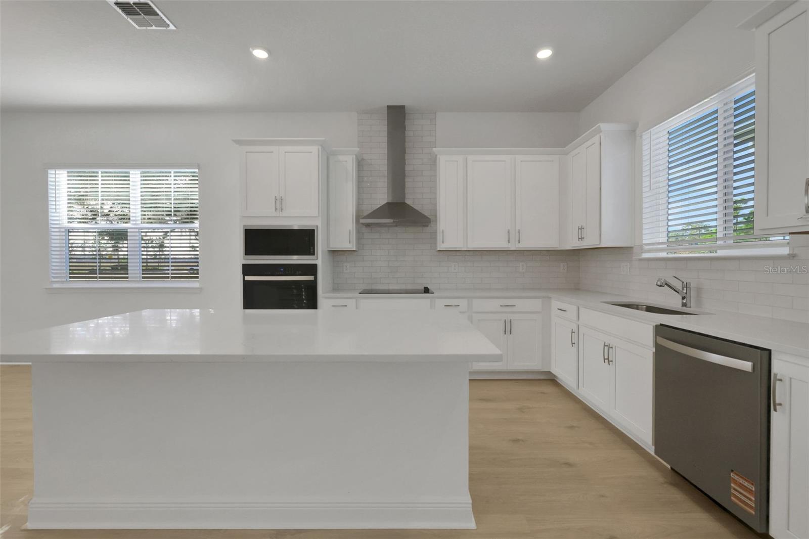 Image 20 of 30 For 2900 Voyager Avenue