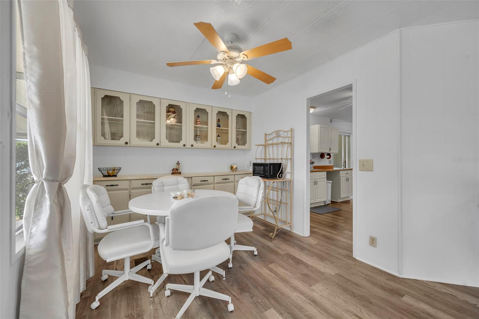 Image 10 of 46 For 180 Paradise N