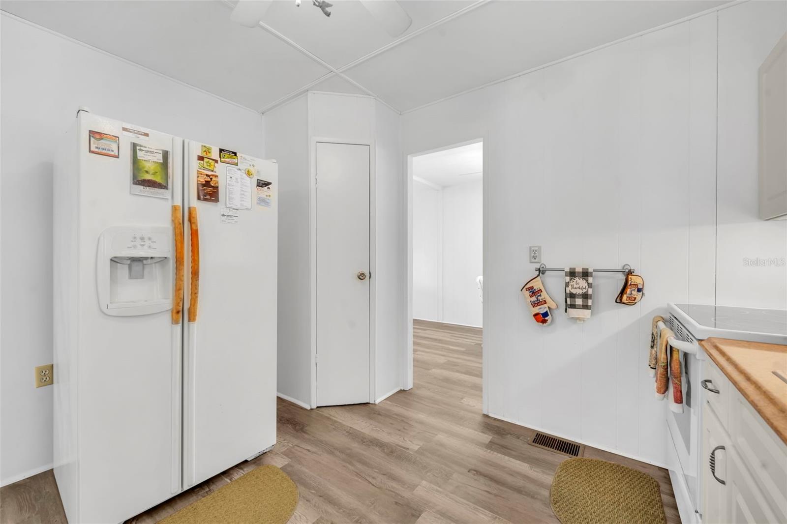 Image 14 of 46 For 180 Paradise N