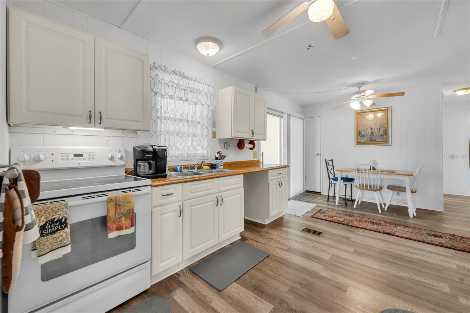 Image 16 of 46 For 180 Paradise N