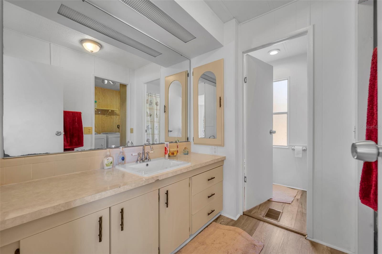 Image 21 of 46 For 180 Paradise N