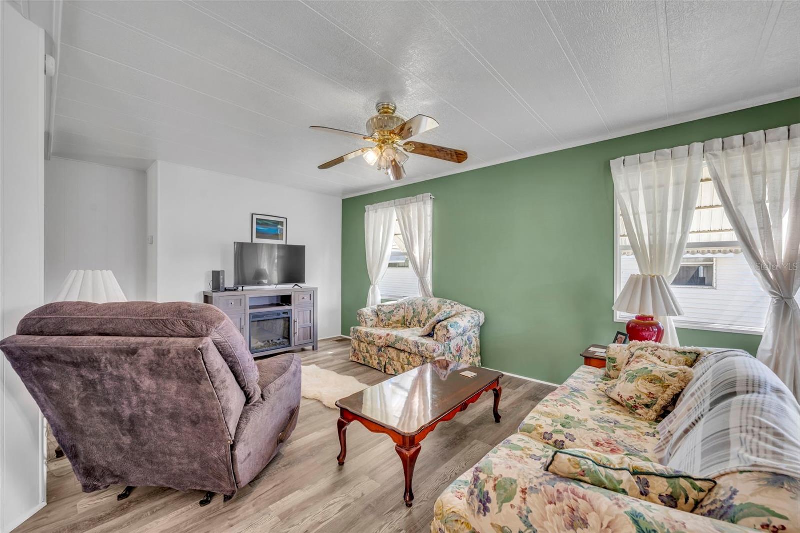 Image 6 of 46 For 180 Paradise N