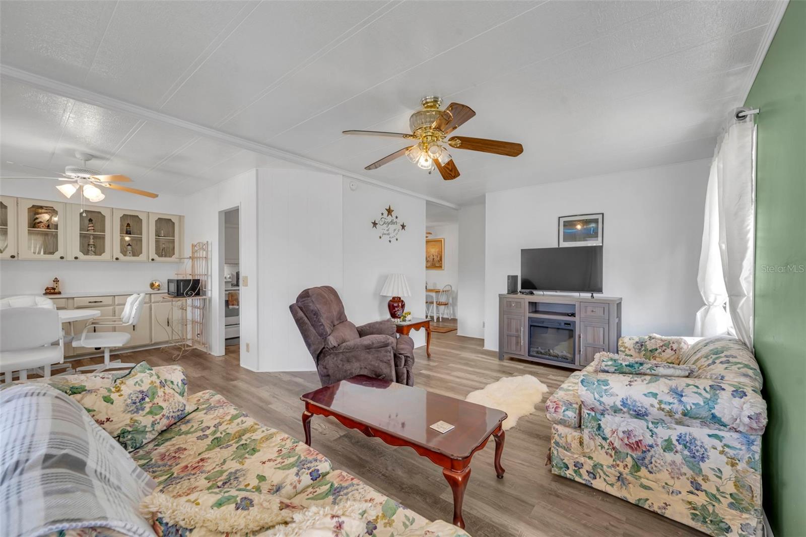 Image 7 of 46 For 180 Paradise N