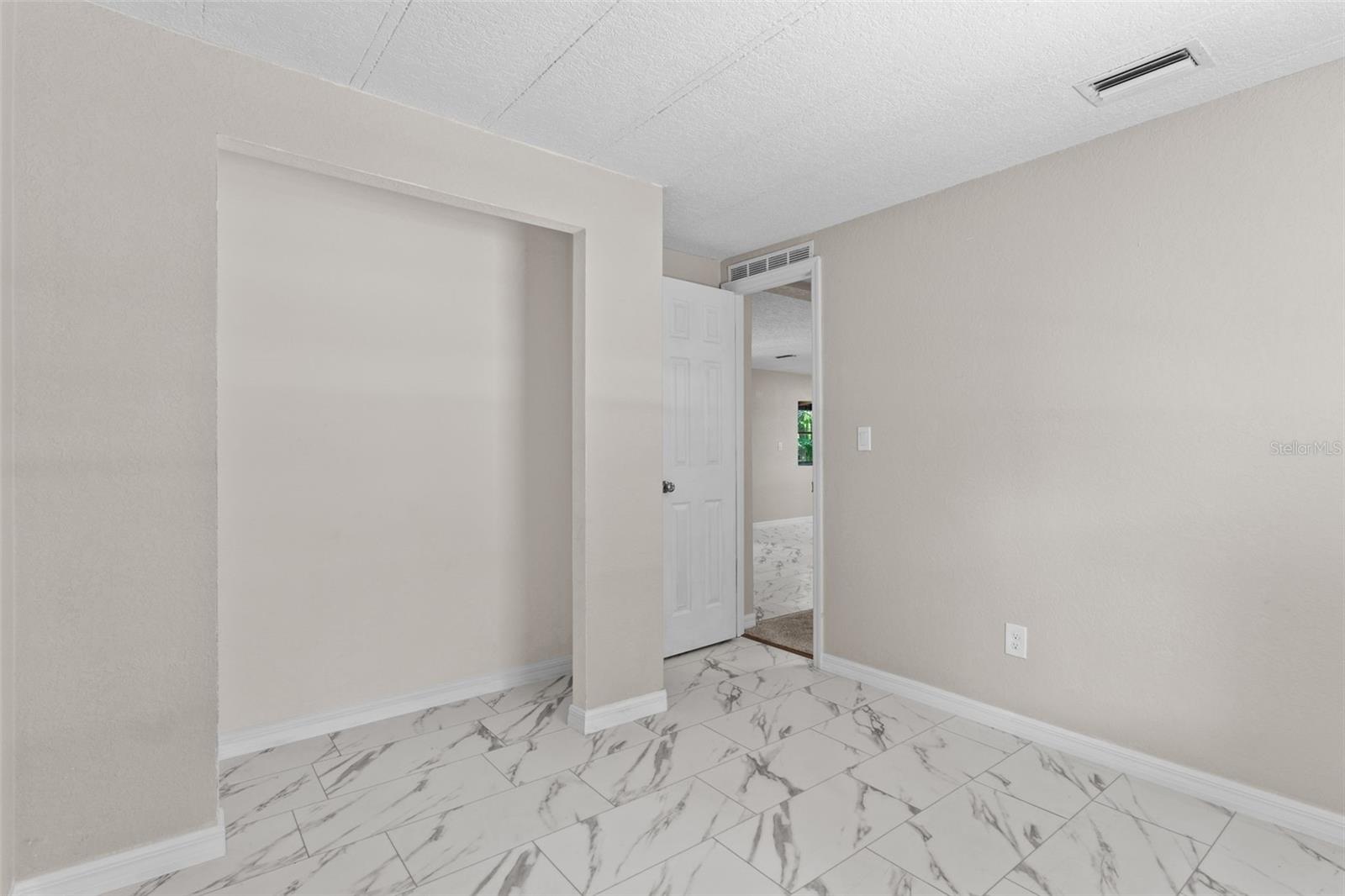 Image 28 of 38 For 3547 Cr 405  