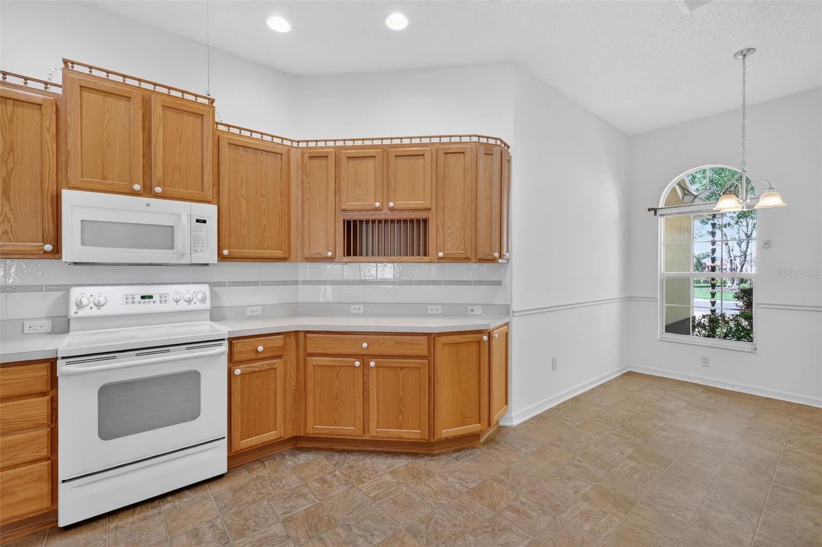 Image 11 of 54 For 1866 Kyrle Terrace