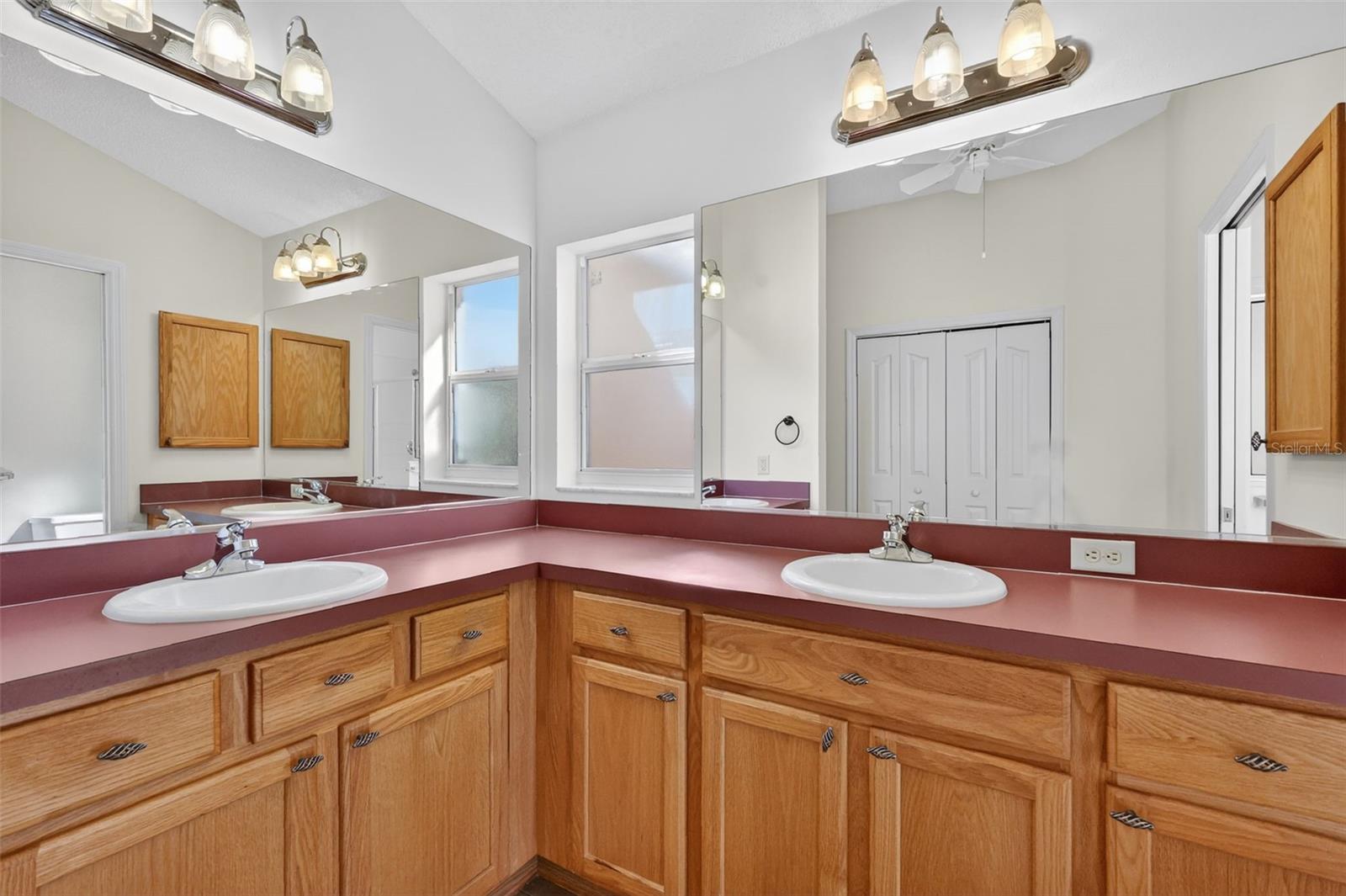 Image 32 of 54 For 1866 Kyrle Terrace