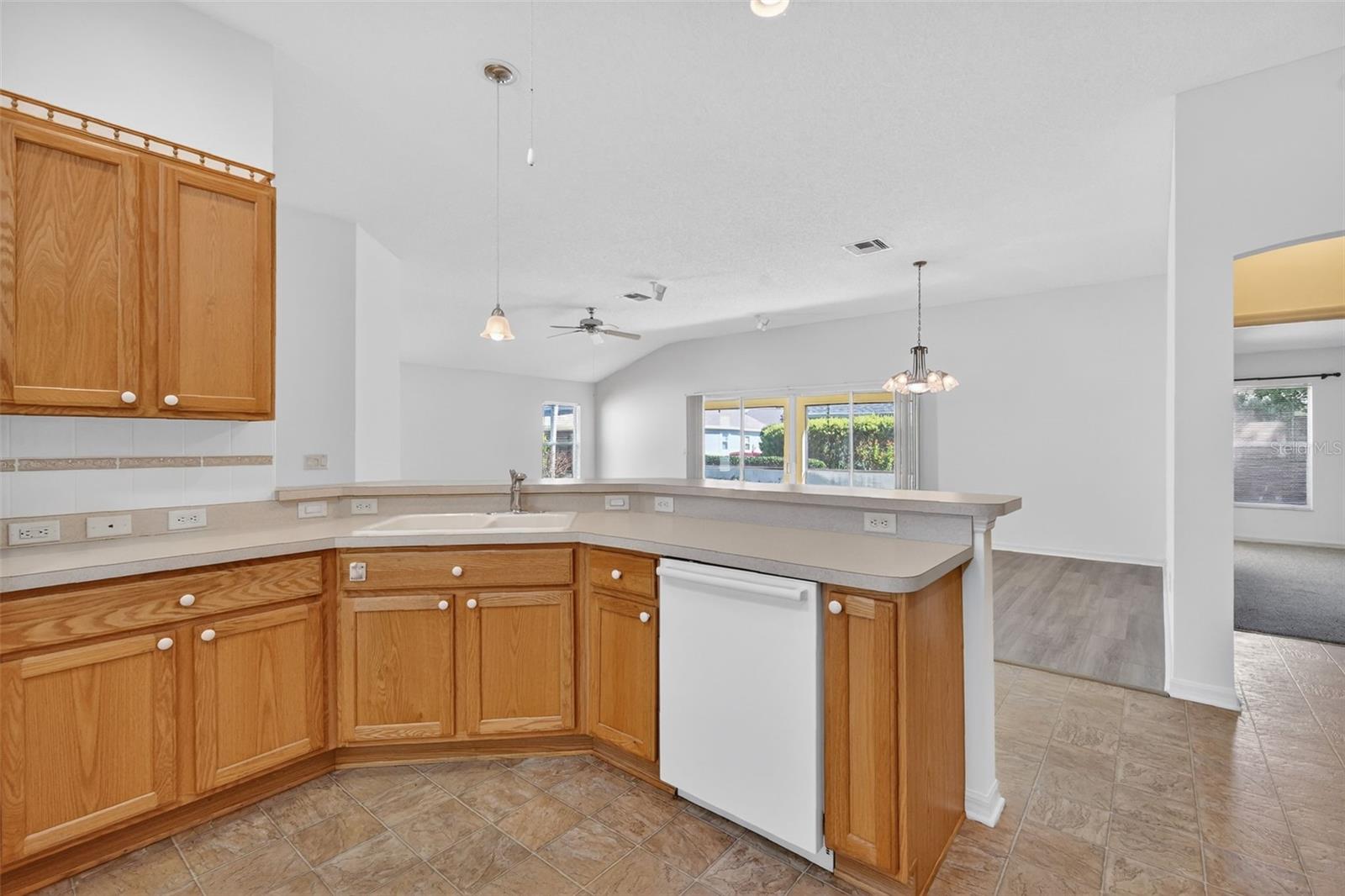 Image 8 of 54 For 1866 Kyrle Terrace