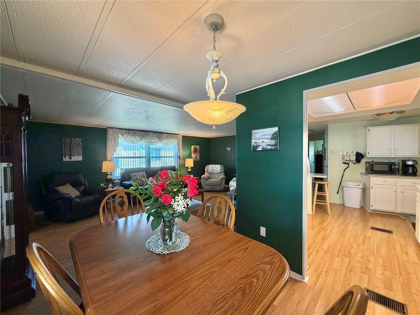 Image 16 of 59 For 325 Palo Verde Drive