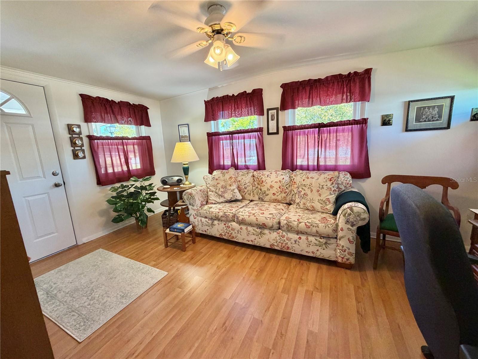 Image 17 of 59 For 325 Palo Verde Drive