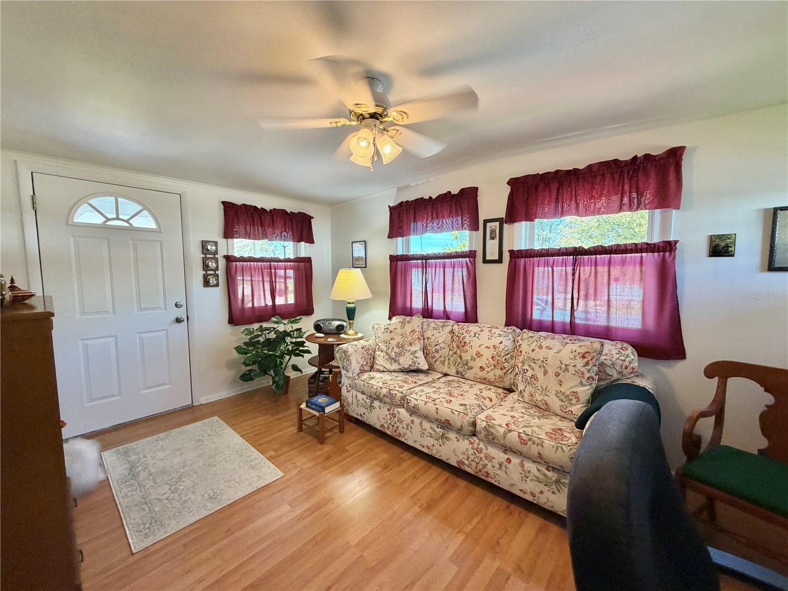 Image 19 of 59 For 325 Palo Verde Drive