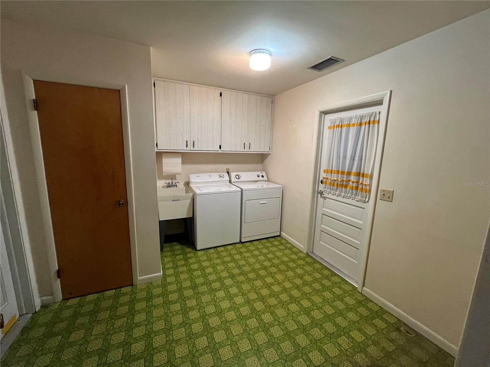 Image 14 of 16 For 520 8th Street S