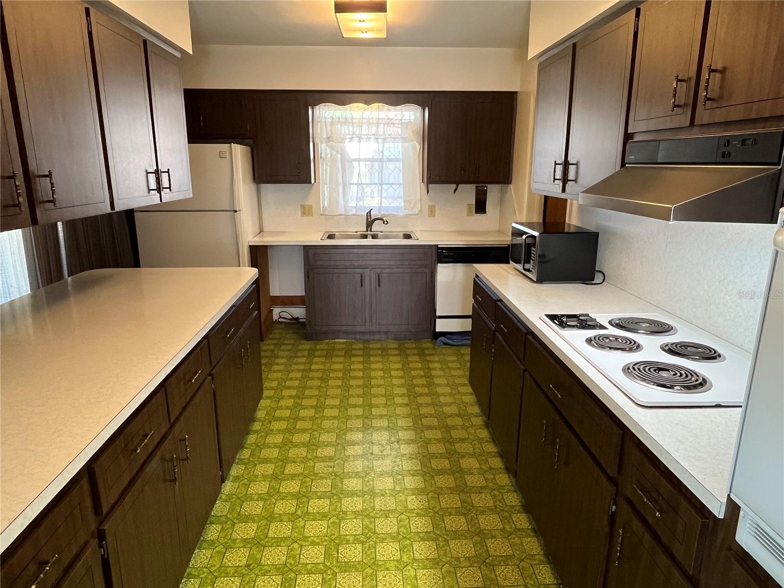 Image 6 of 16 For 520 8th Street S