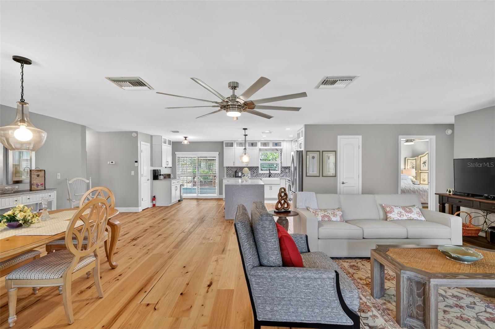 Image 7 of 49 For 1762 Hamlin Court