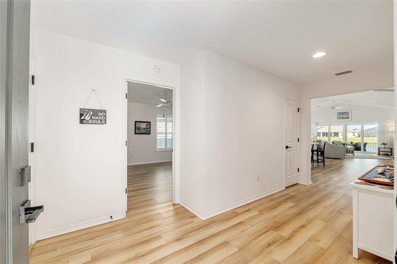 Image 11 of 64 For 2004 Booth Place