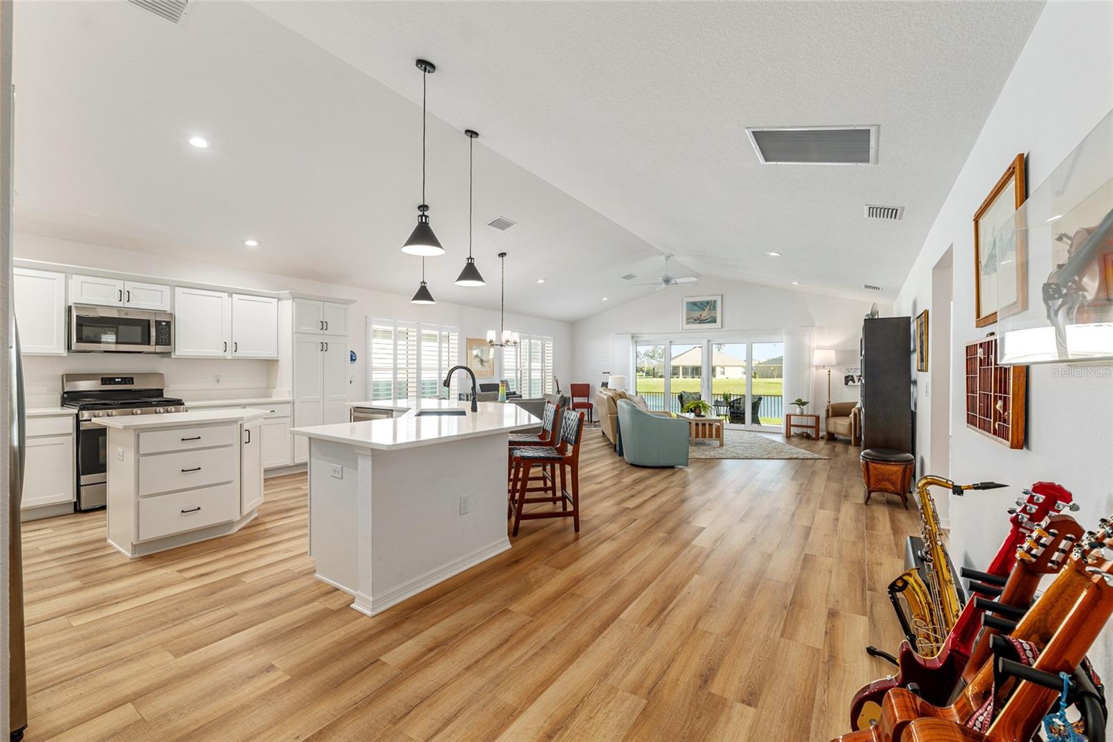 Image 13 of 64 For 2004 Booth Place