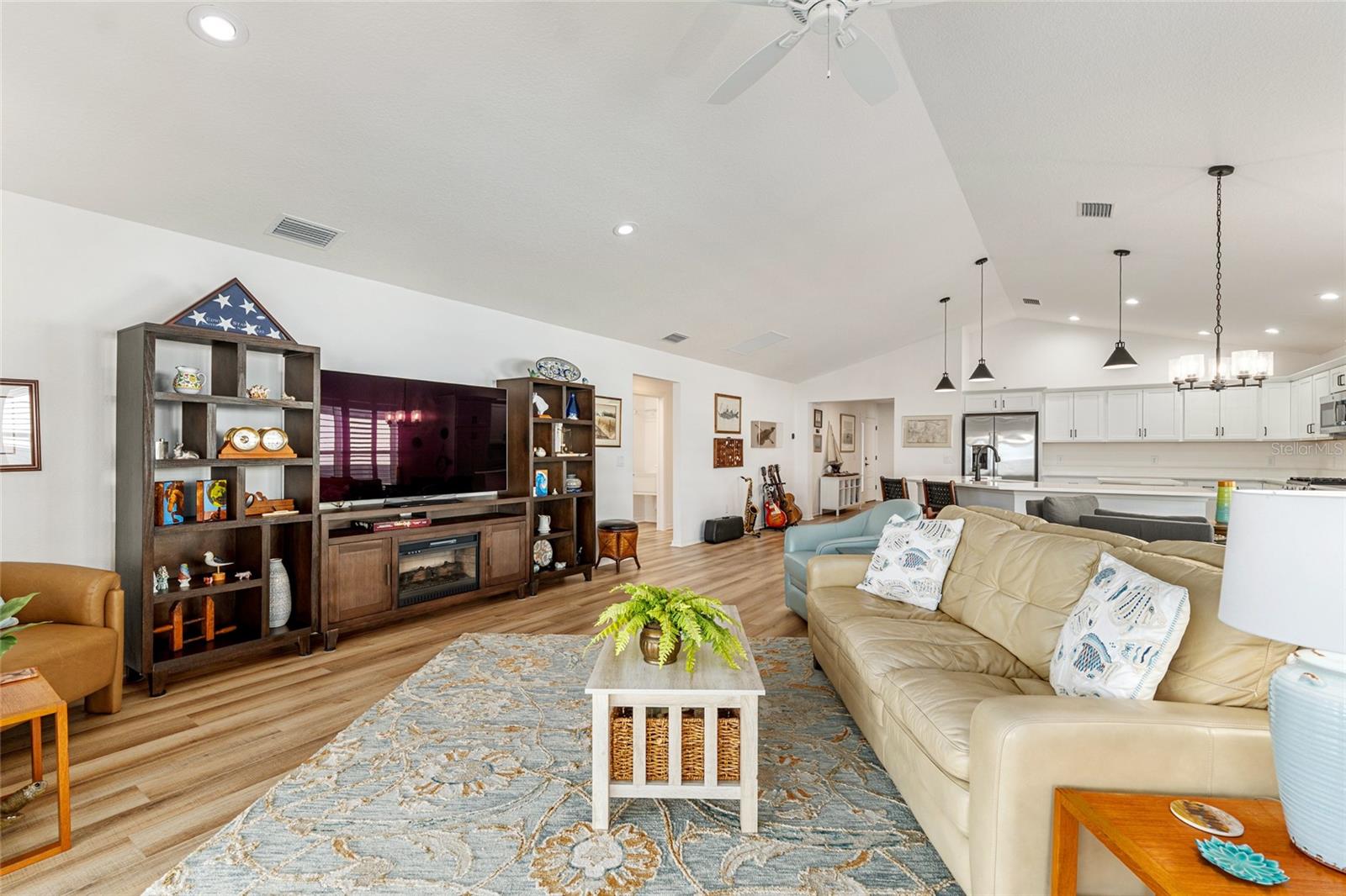 Image 18 of 64 For 2004 Booth Place