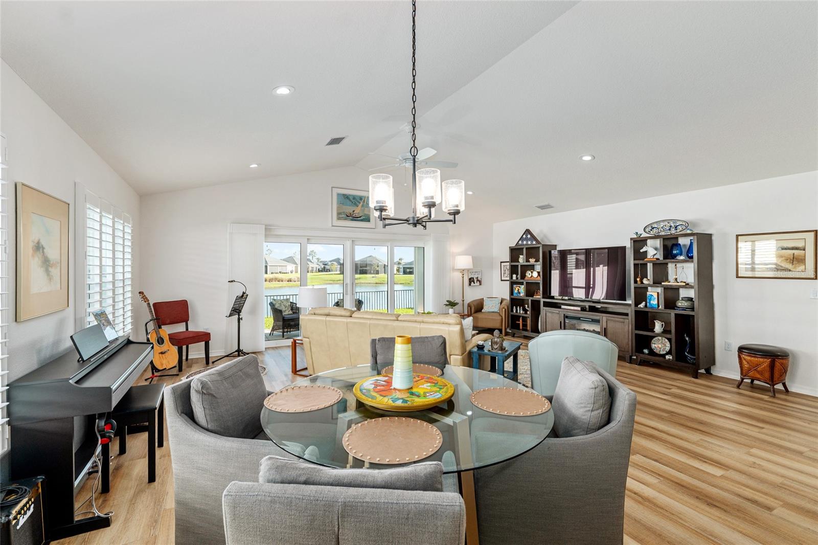 Image 21 of 64 For 2004 Booth Place