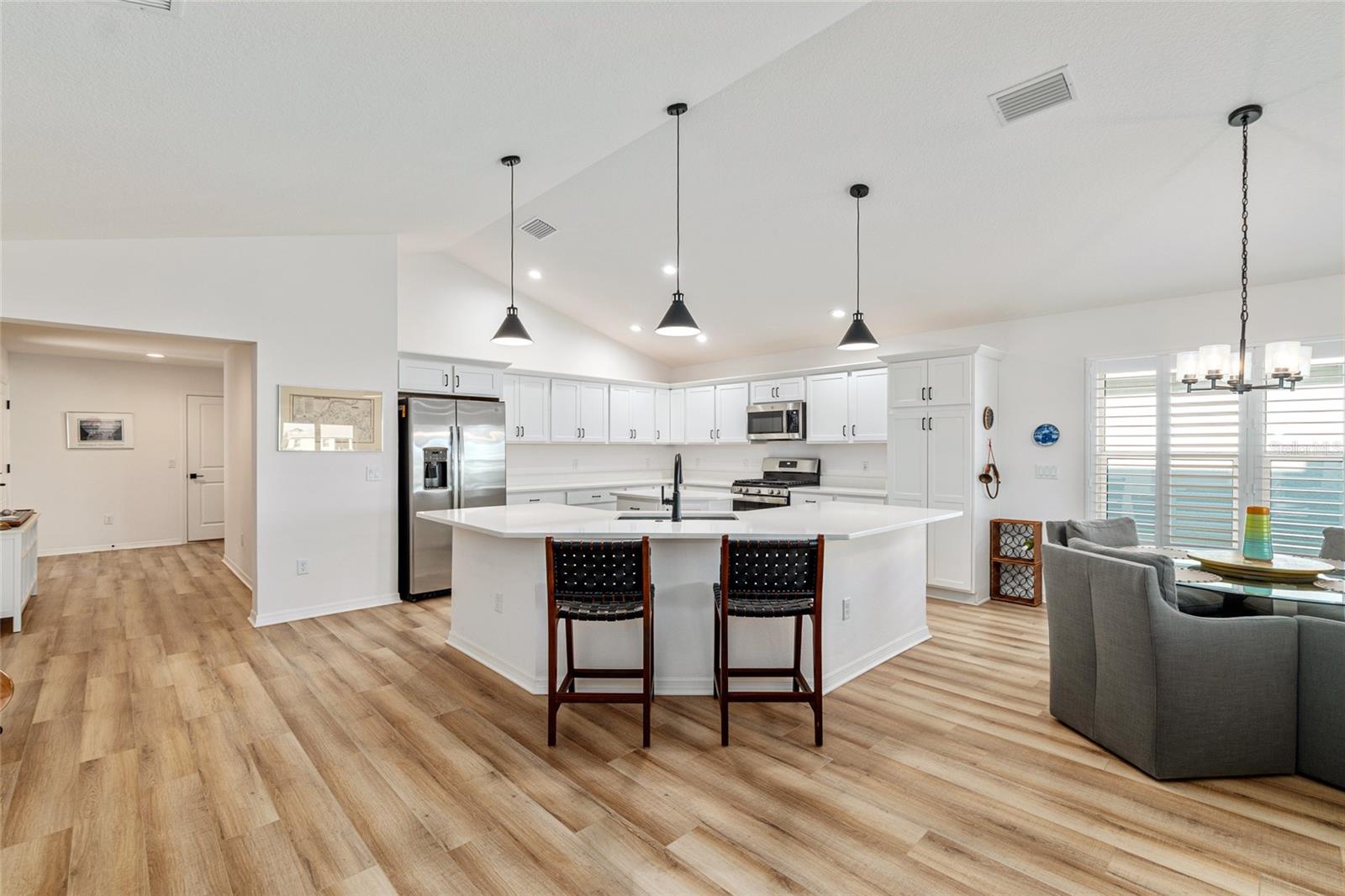 Image 24 of 64 For 2004 Booth Place