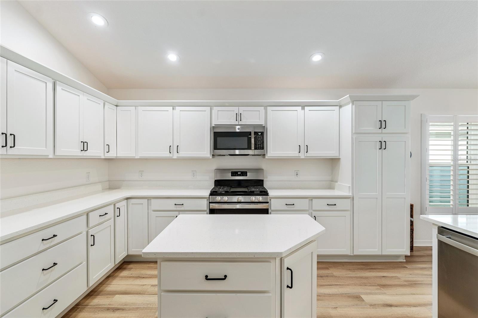 Image 28 of 64 For 2004 Booth Place