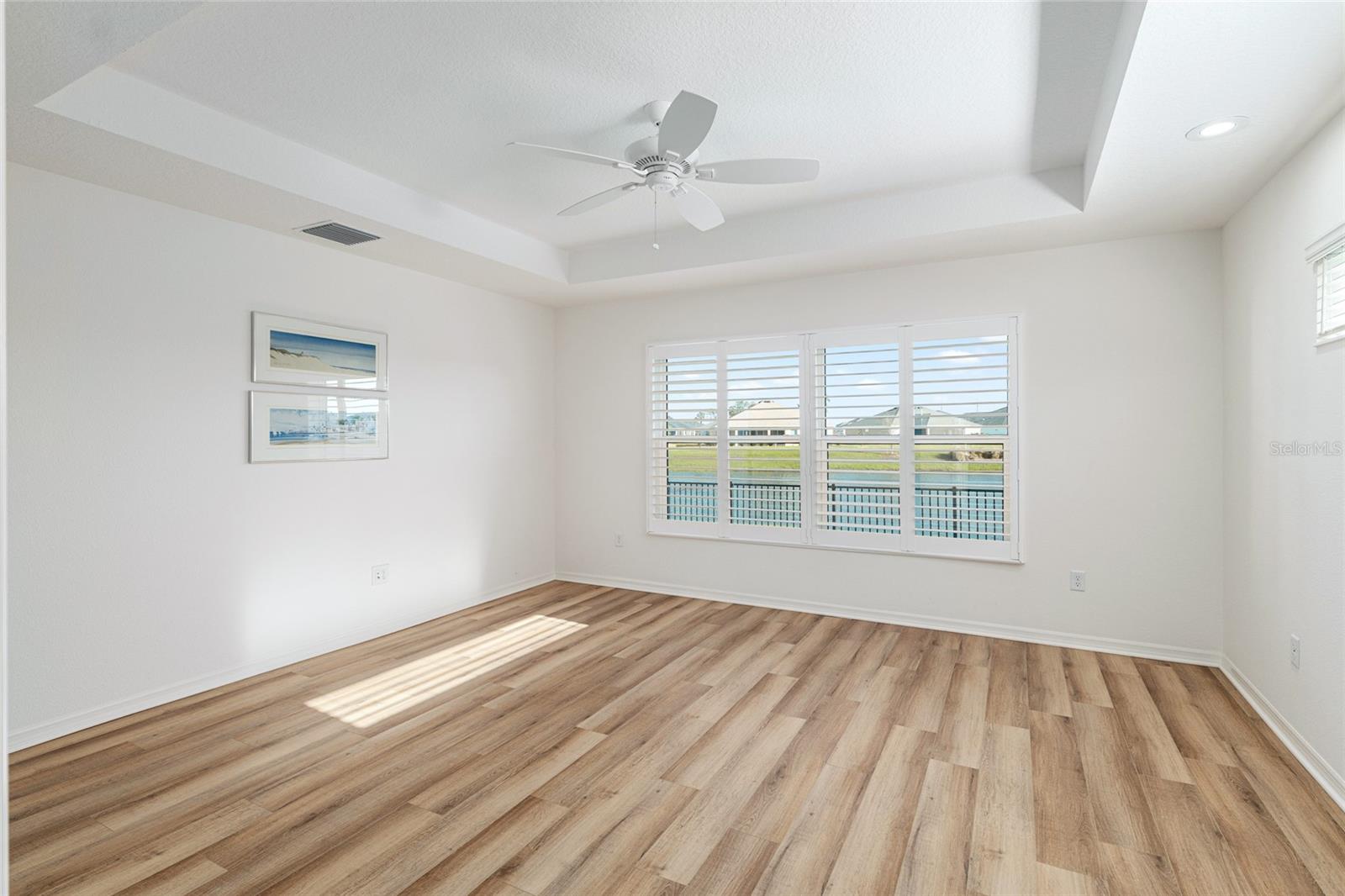 Image 33 of 64 For 2004 Booth Place