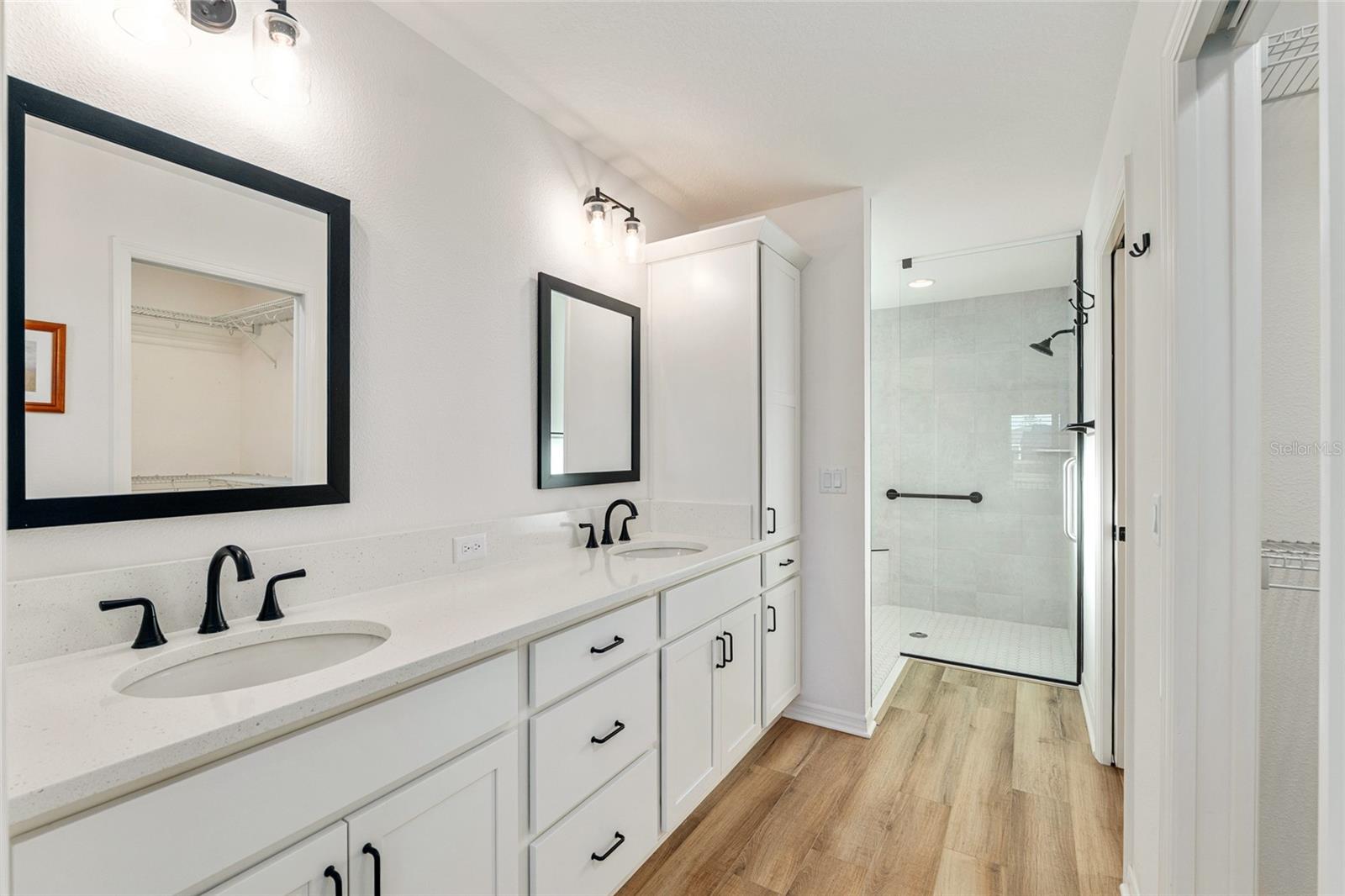 Image 35 of 64 For 2004 Booth Place