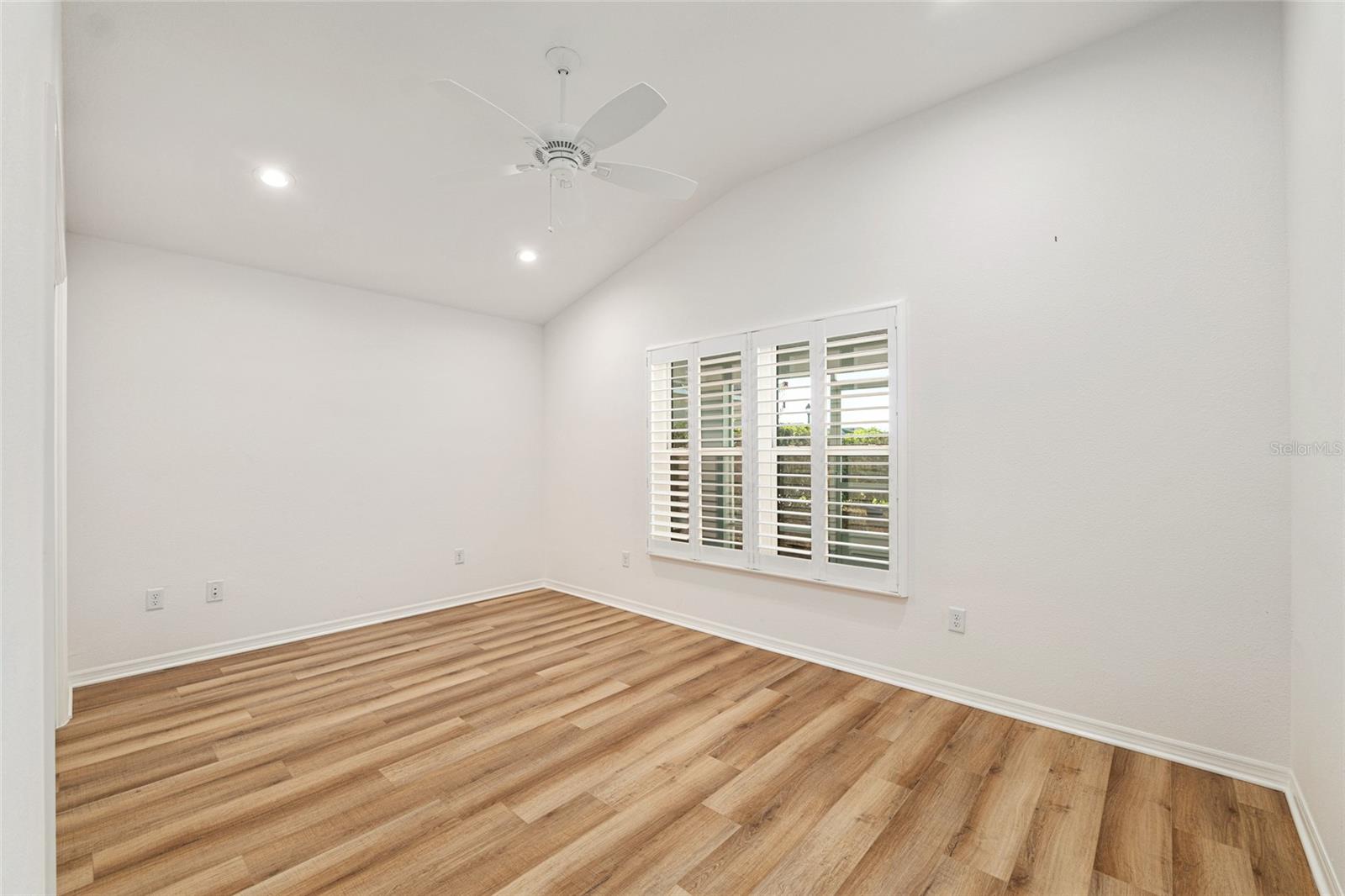 Image 42 of 64 For 2004 Booth Place