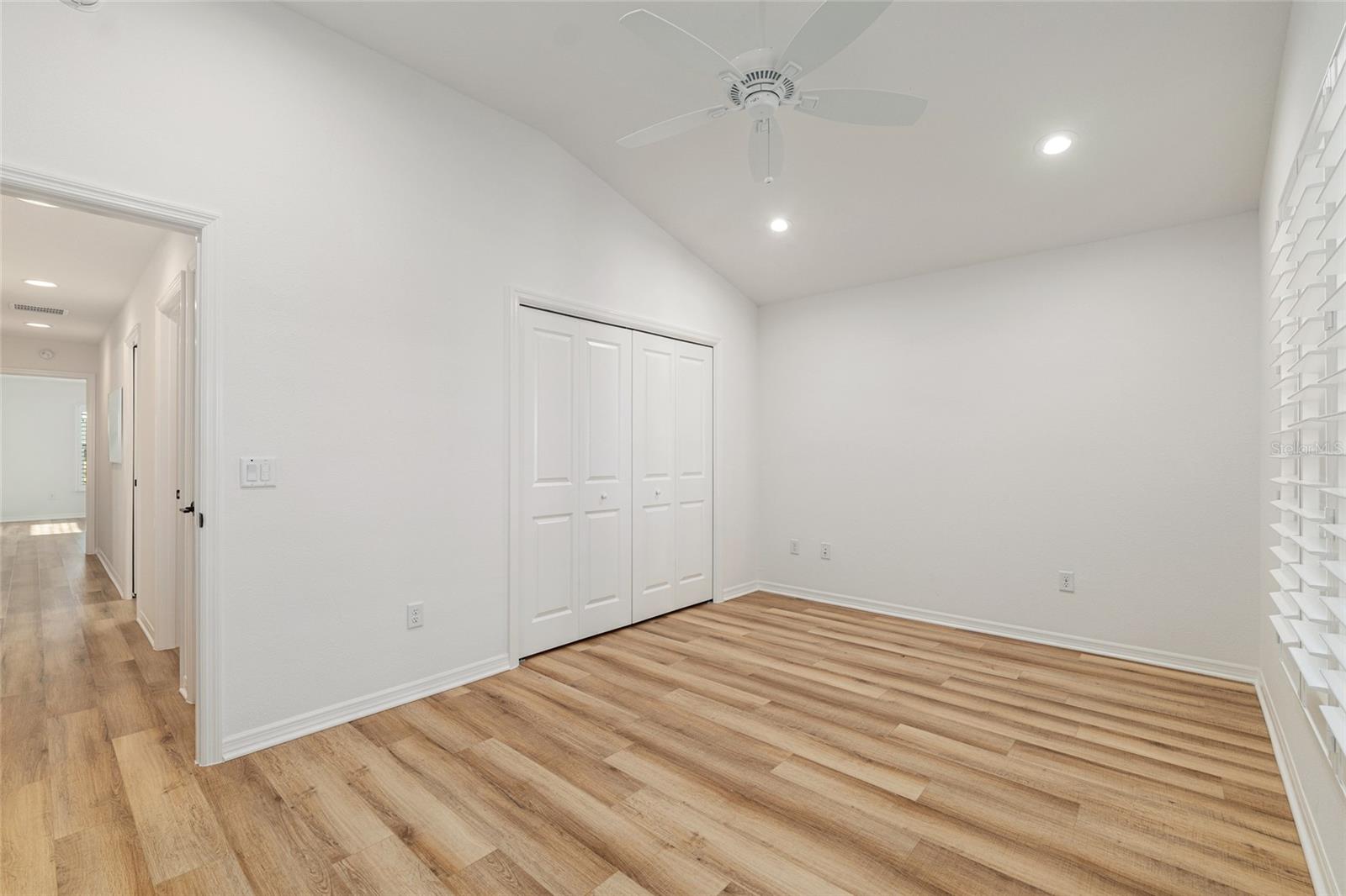 Image 43 of 64 For 2004 Booth Place