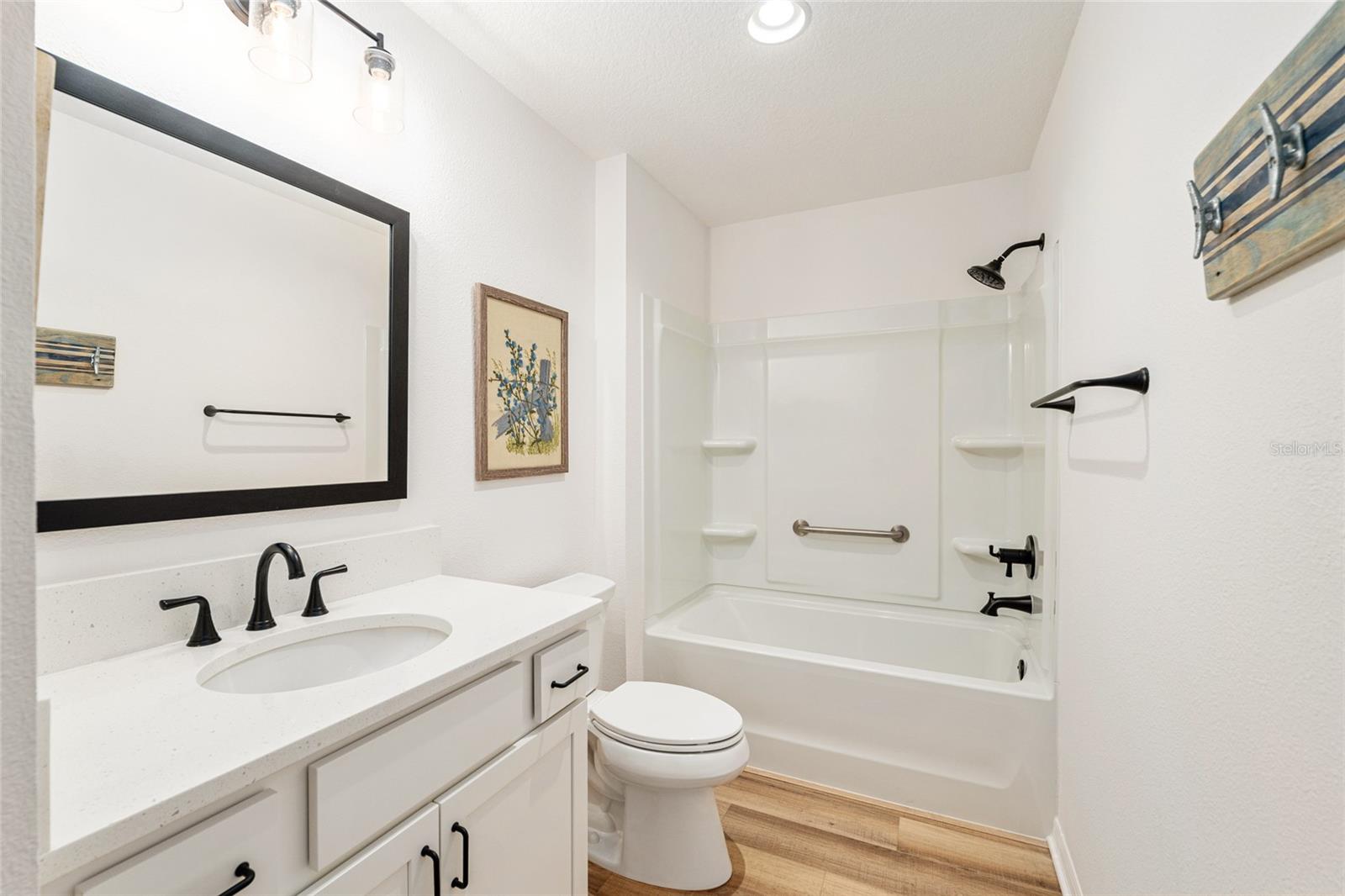 Image 44 of 64 For 2004 Booth Place