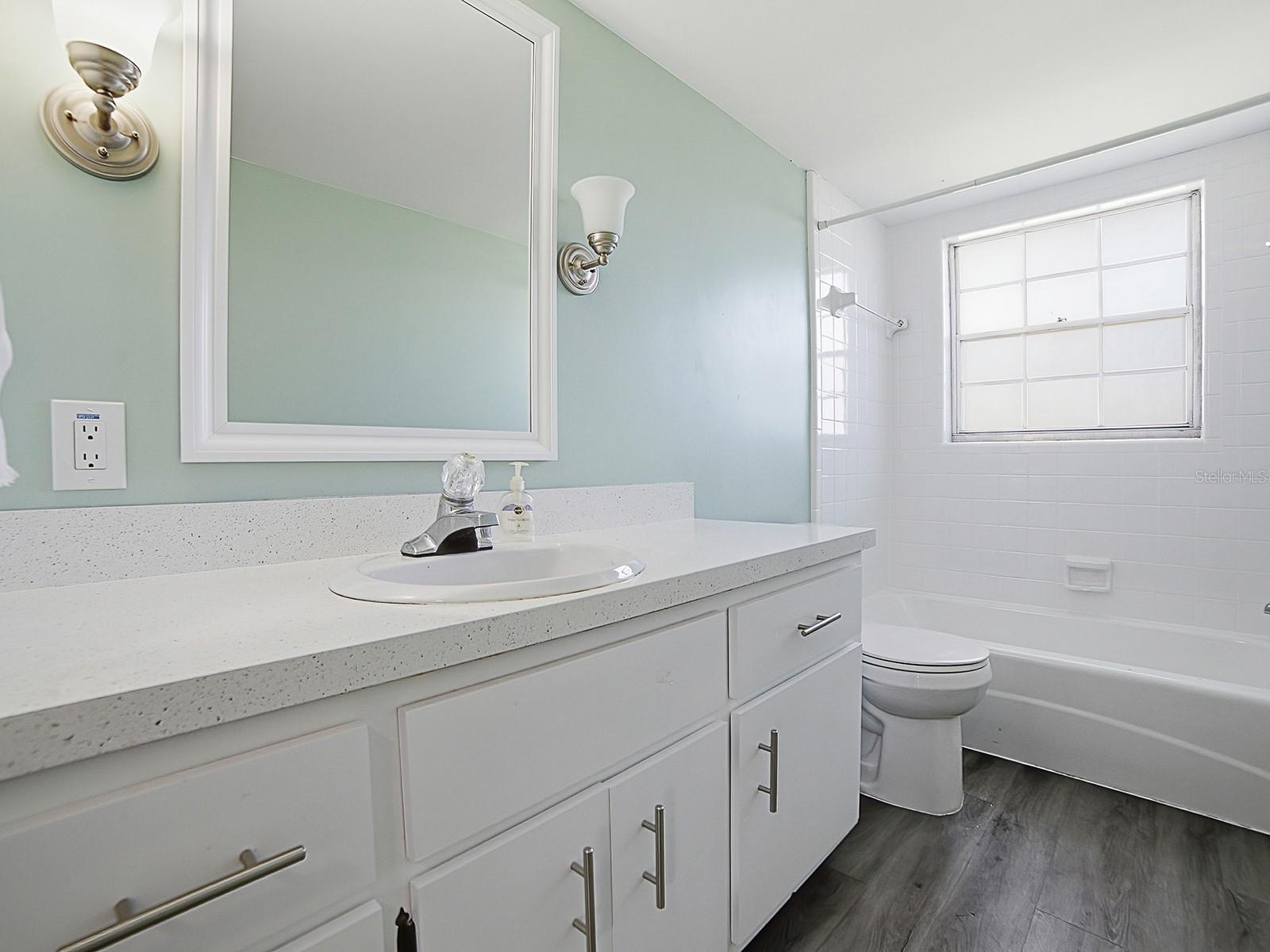 Image 12 of 29 For 5 Oak Street