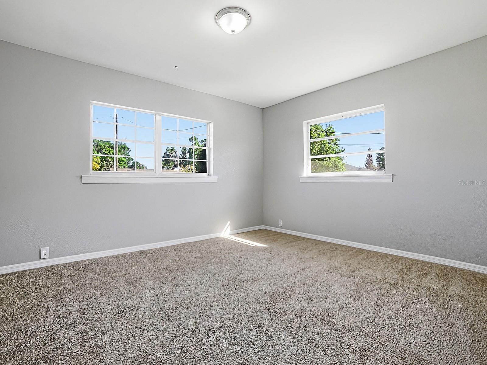 Image 13 of 29 For 5 Oak Street