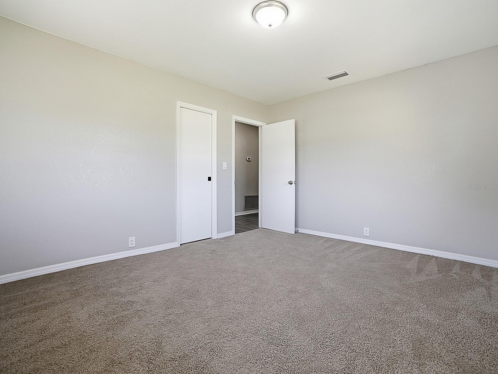 Image 14 of 29 For 5 Oak Street