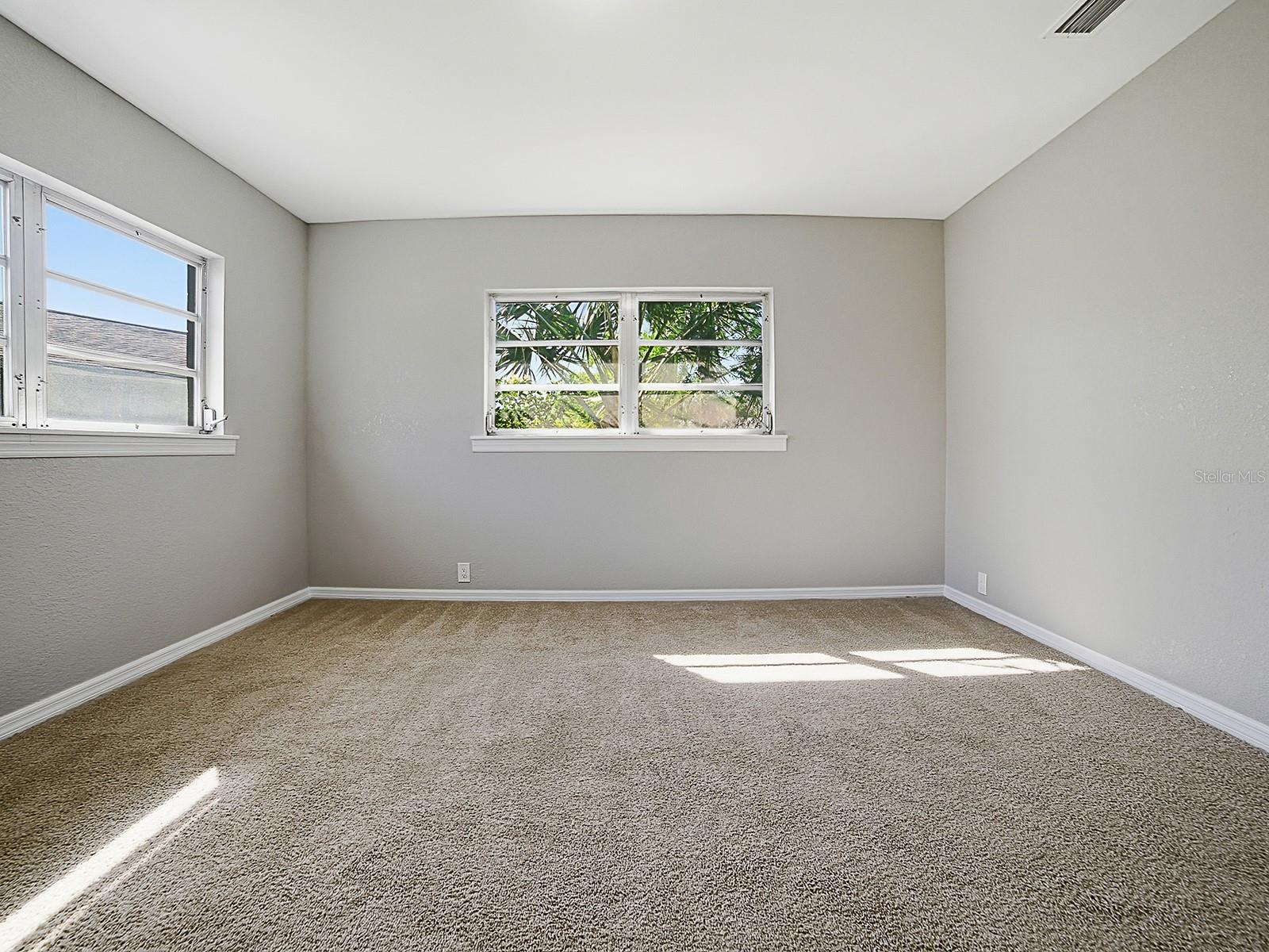 Image 16 of 29 For 5 Oak Street