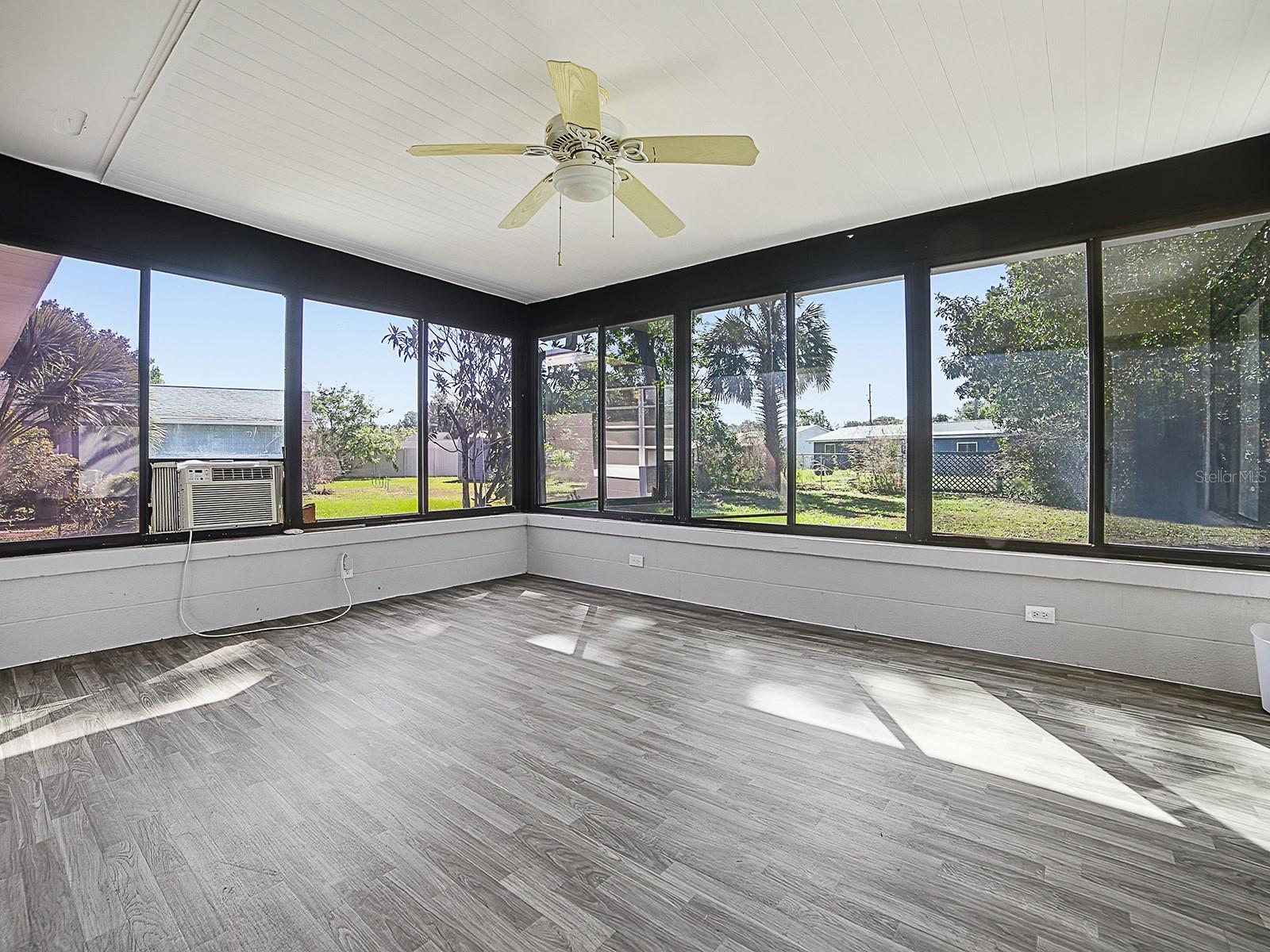 Image 21 of 29 For 5 Oak Street