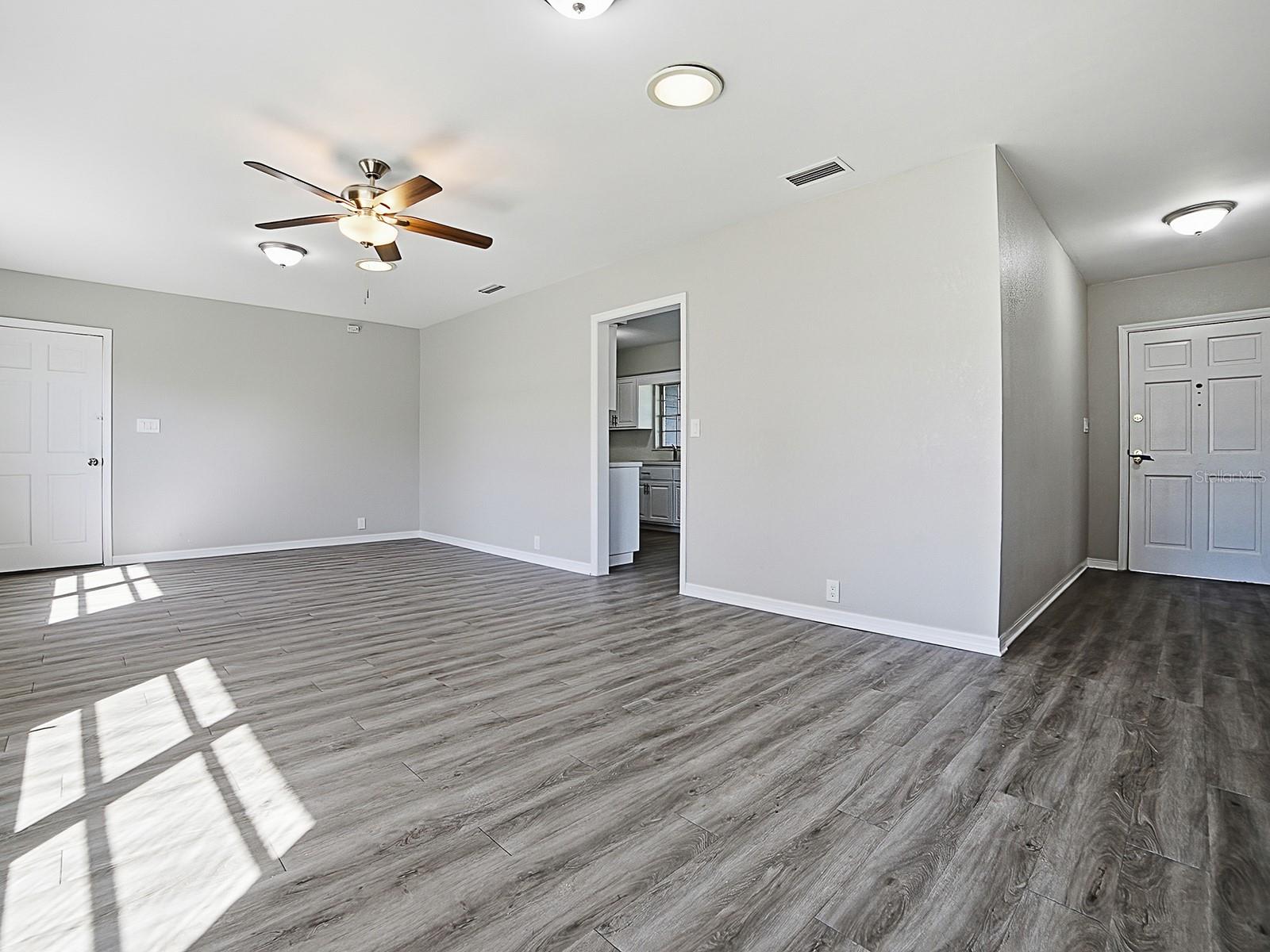 Image 3 of 29 For 5 Oak Street