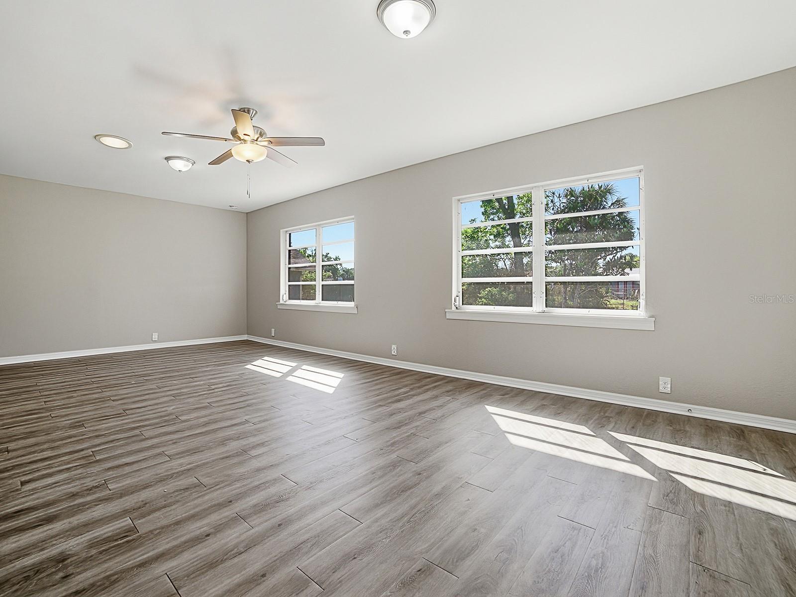 Image 4 of 29 For 5 Oak Street