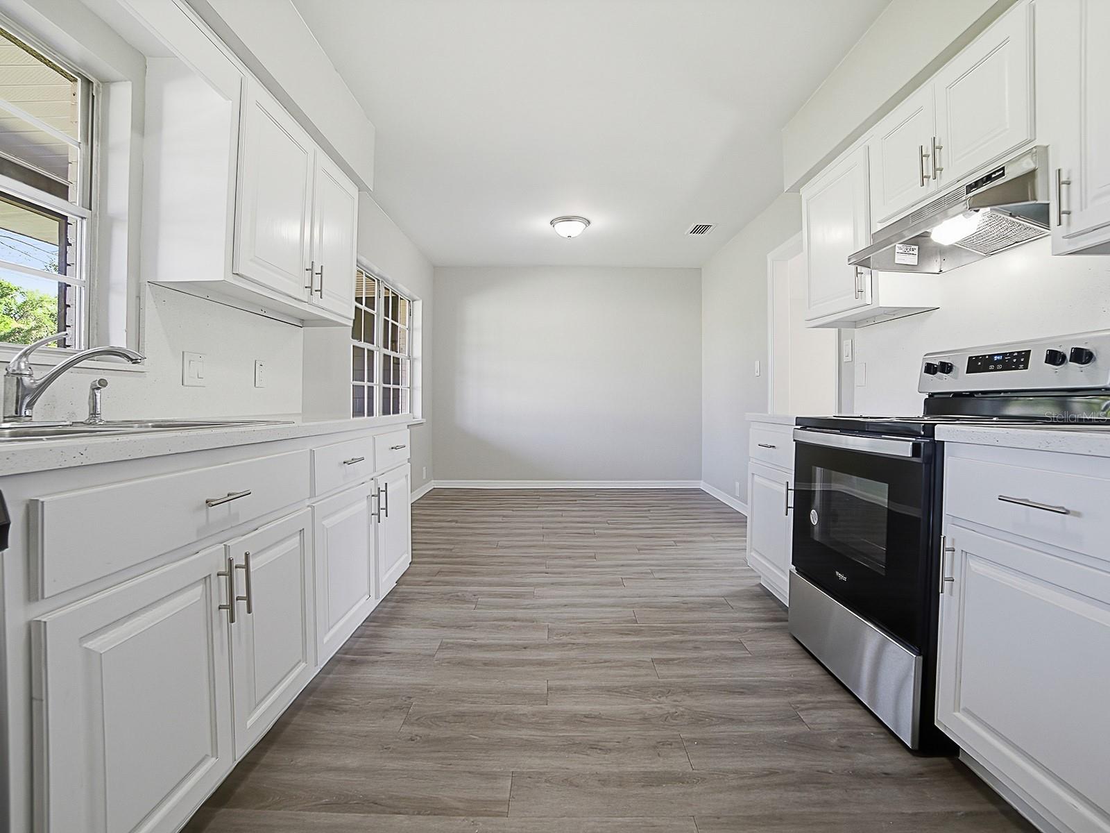 Image 7 of 29 For 5 Oak Street