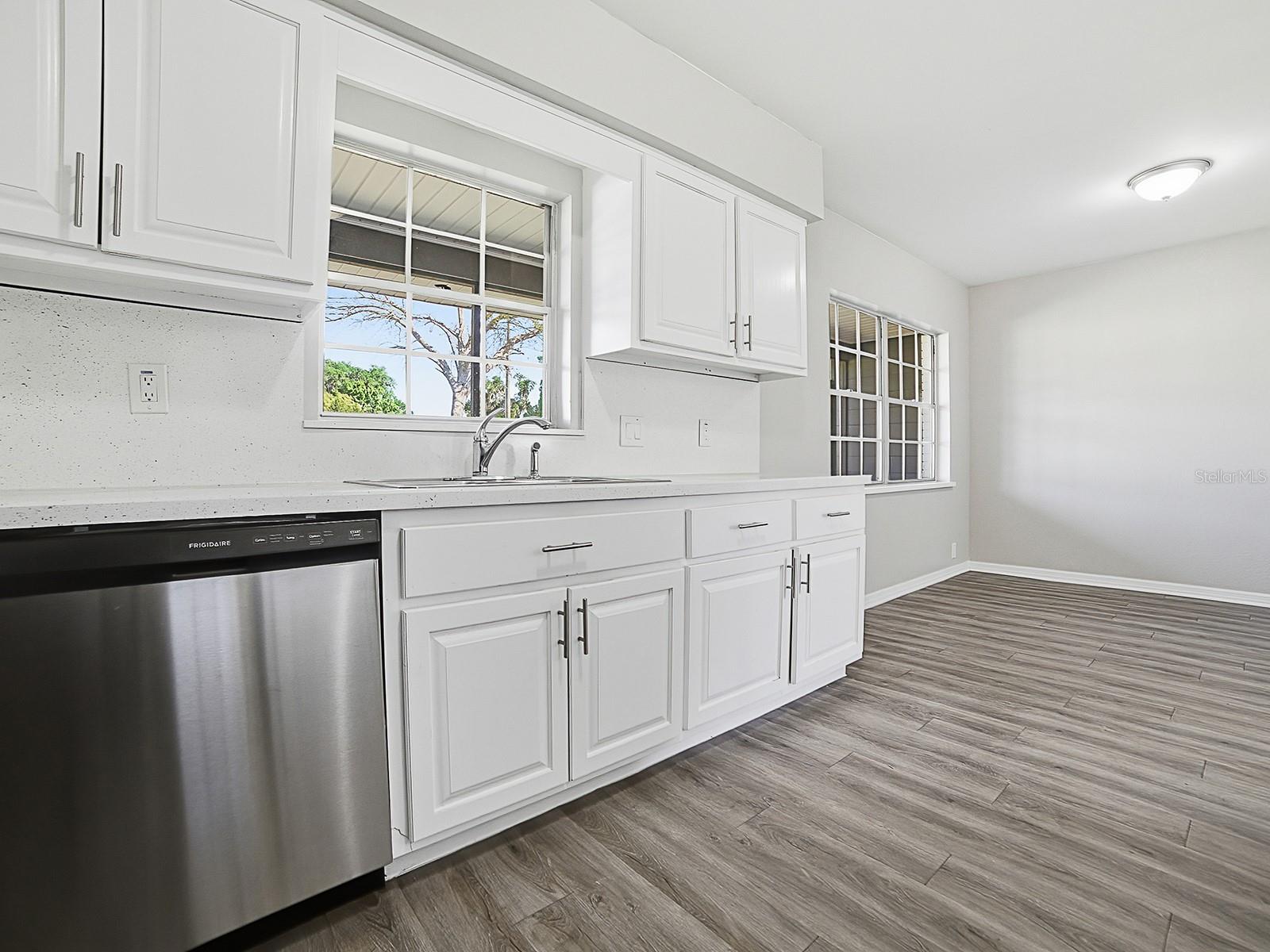 Image 9 of 29 For 5 Oak Street