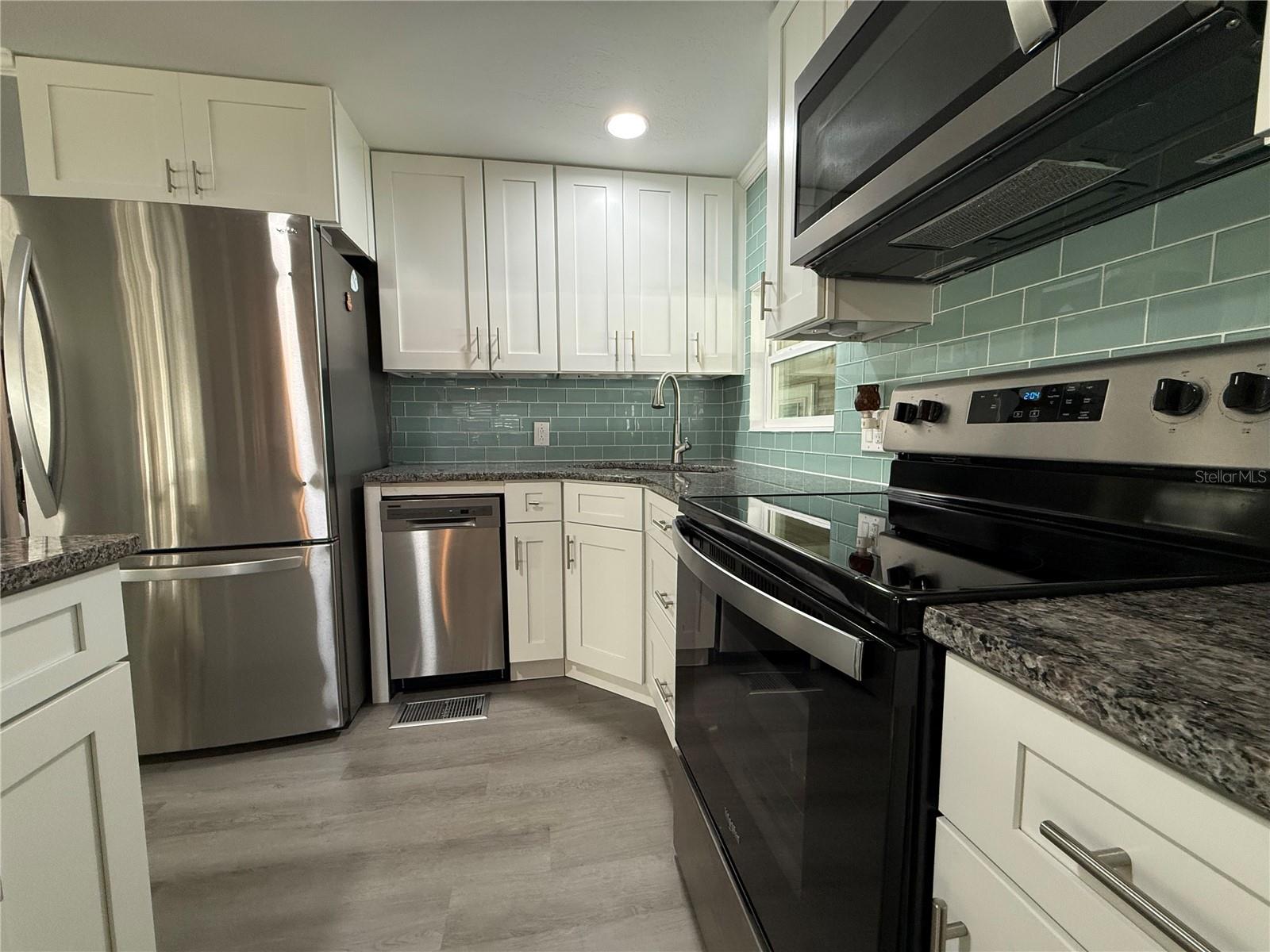 Image 7 of 41 For 100 Papaya Cove