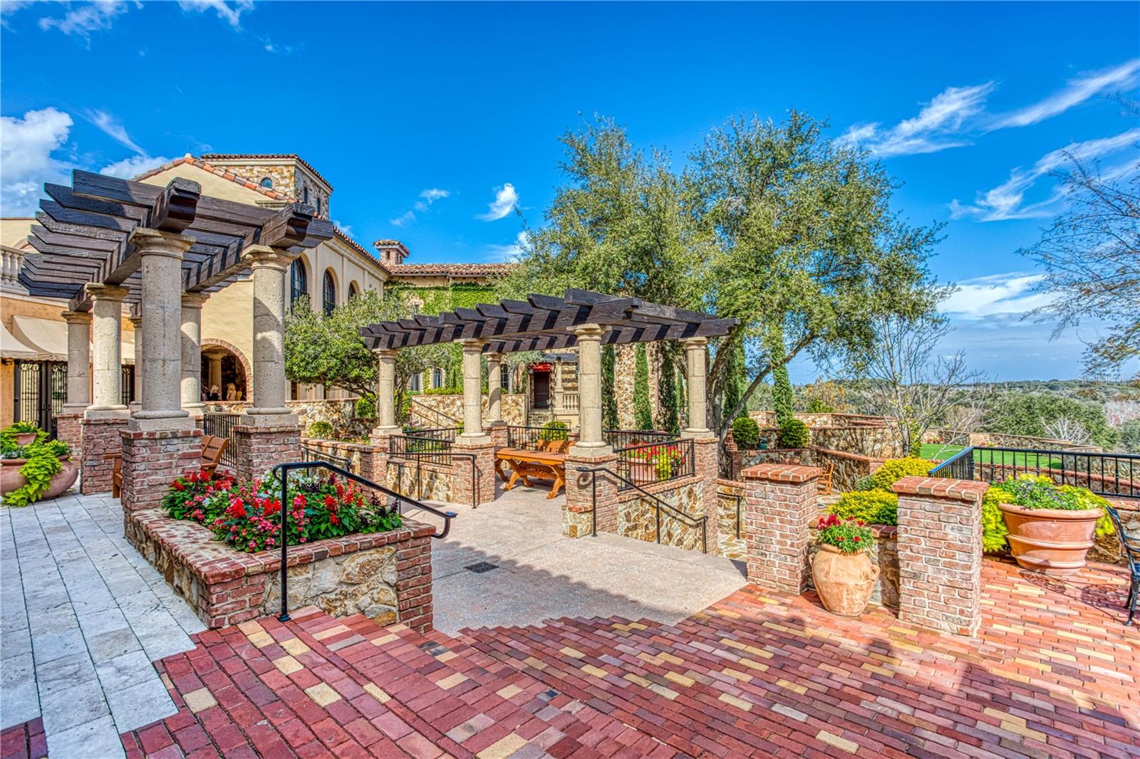 Image 4 of 12 For 15942 Pendio Drive