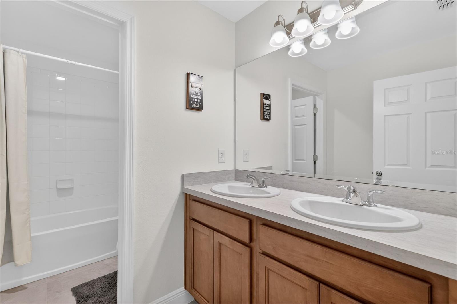 Image 26 of 62 For 6070 Sierra Crown Street