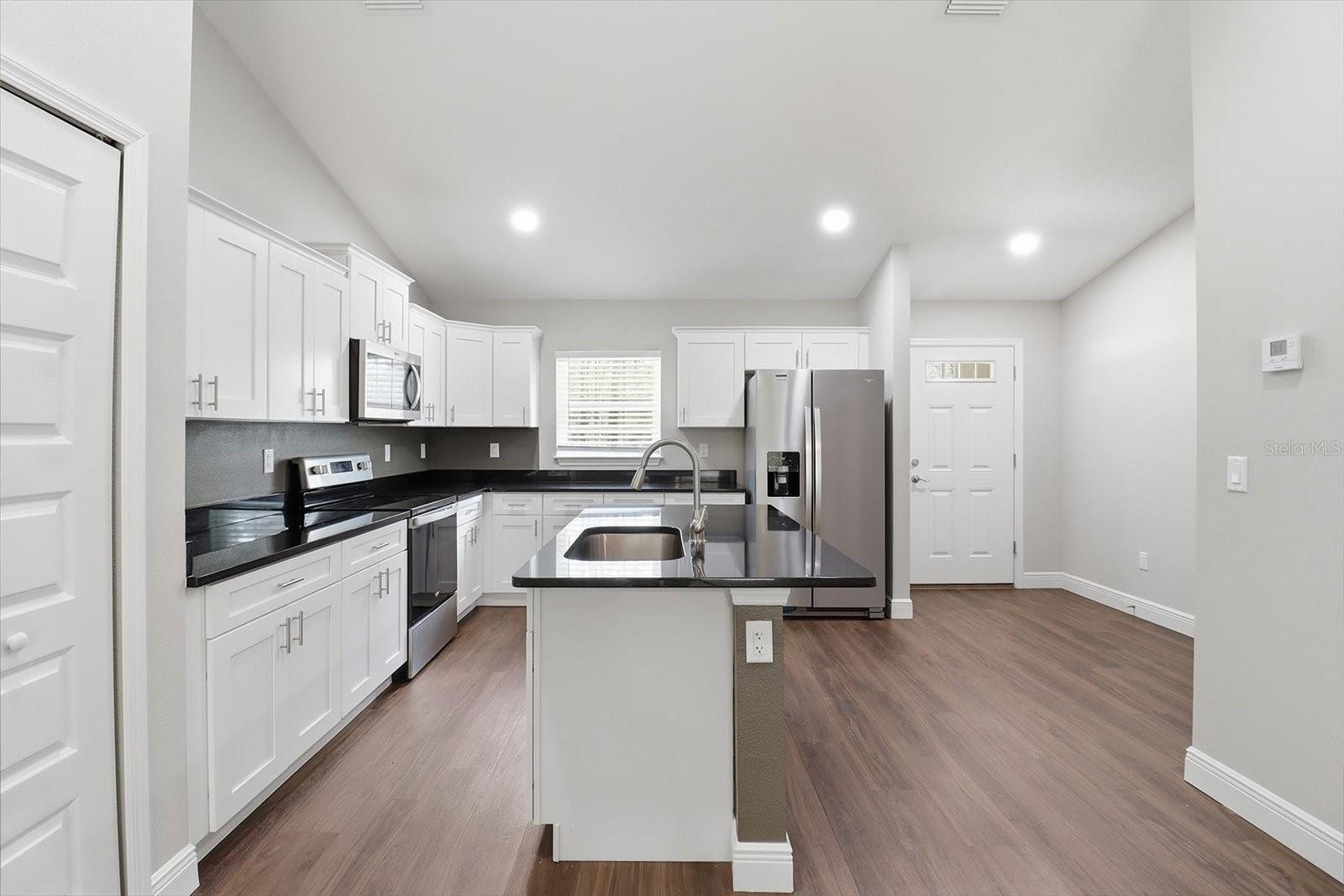 Image 10 of 36 For 9144 Peachtree Way